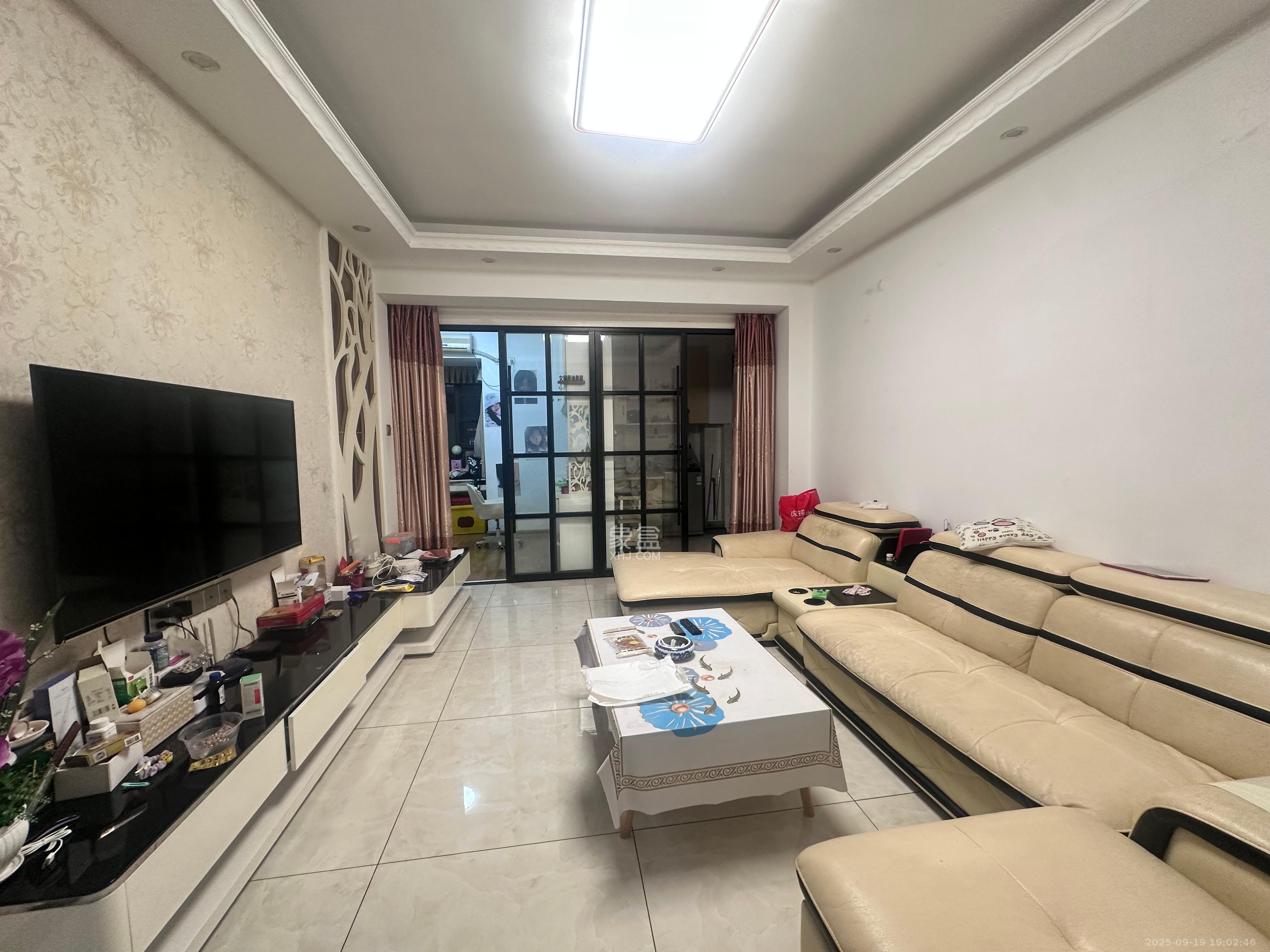 滨江一号(丰泰花园) 3室2厅1卫 1800.0元/月 滨江一号(丰泰花园) 3室2厅1卫 1800.0元/月室内图