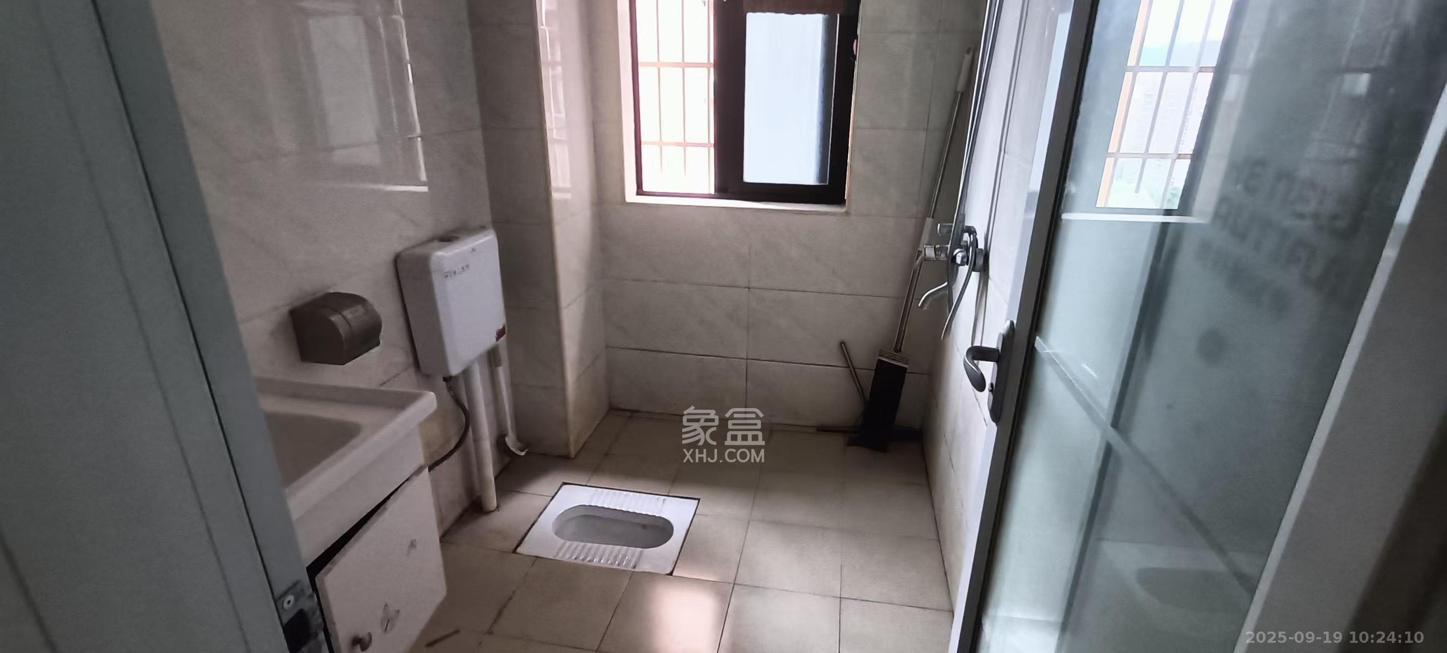 芒果天地(芒果雅苑) 3室2厅2卫 2200.0元/月 芒果天地(芒果雅苑) 3室2厅2卫 2200.0元/月室内图