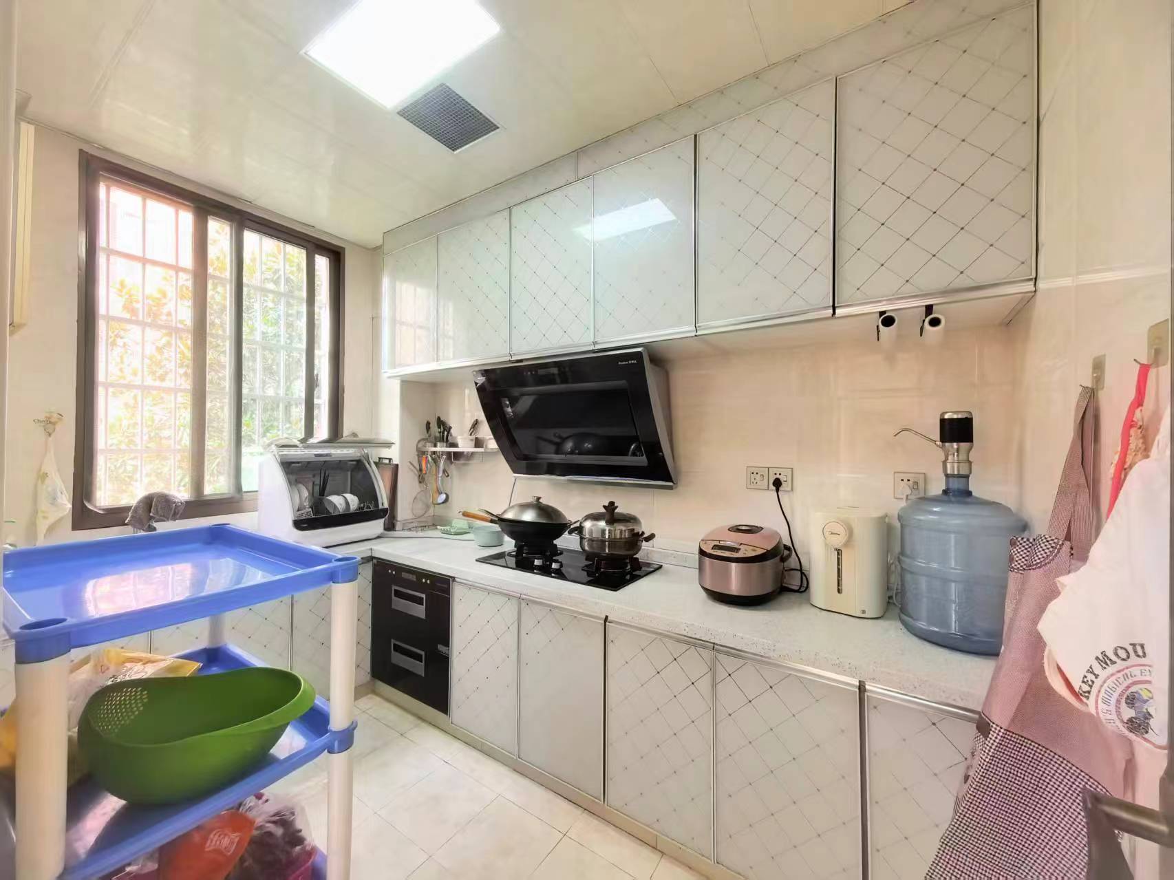 钢都花园  3室2厅2卫    72.8万客厅