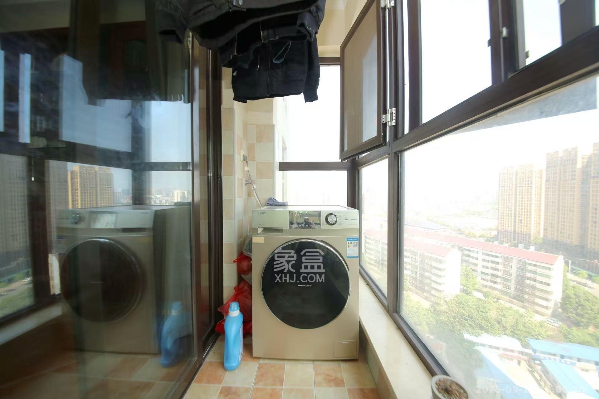 卓越蔚蓝城邦 3室2厅2卫 2600.0元/月 卓越蔚蓝城邦 3室2厅2卫 2600.0元/月室内图