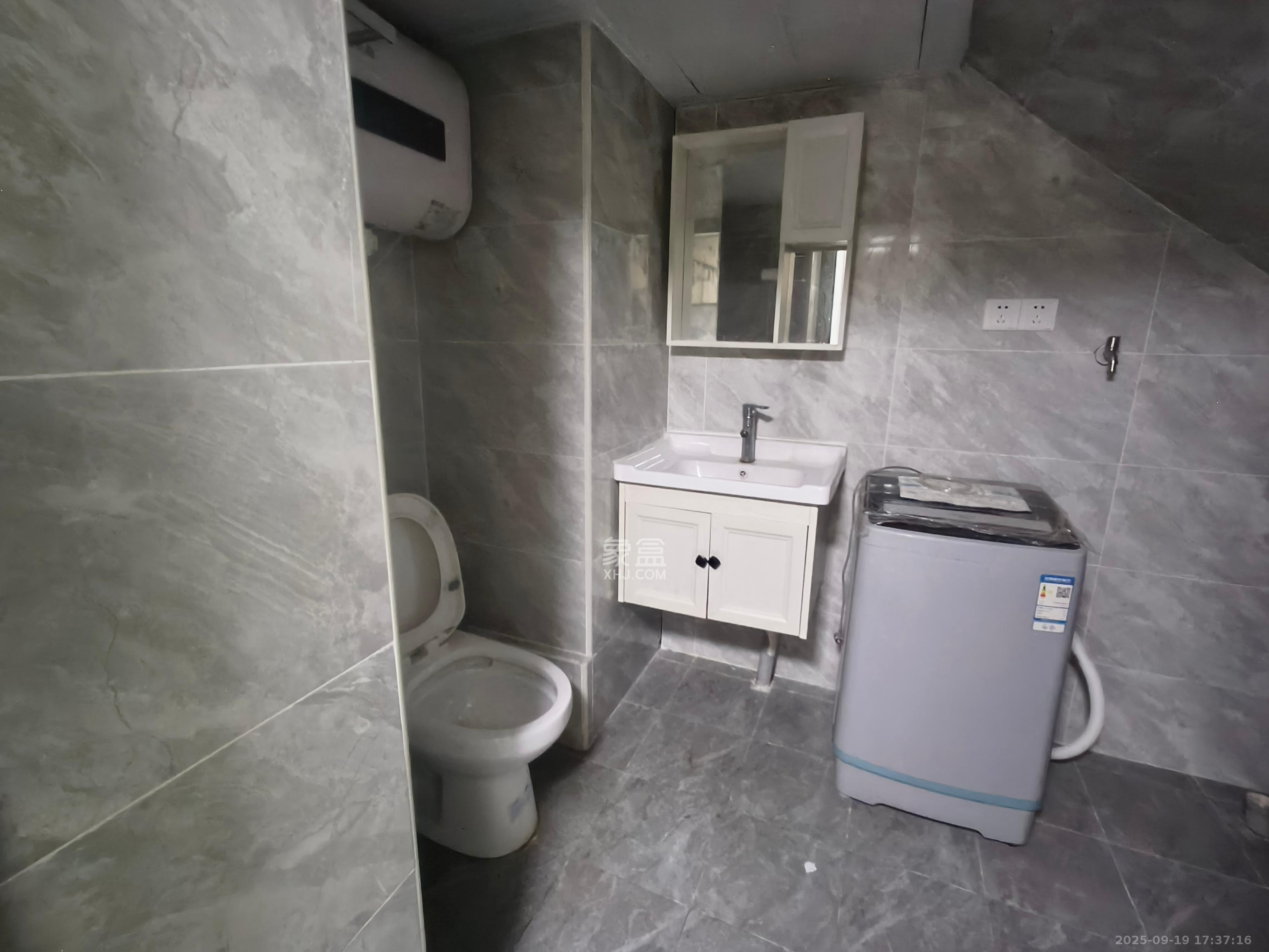 梅溪湖金茂湾 2室1厅1卫 2200.0元/月 梅溪湖金茂湾 2室1厅1卫 2200.0元/月室内图