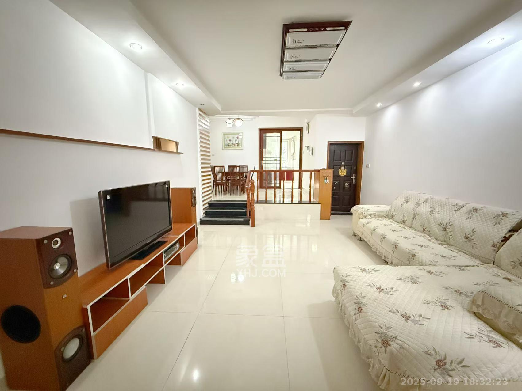 春满江南 4室2厅2卫 58.0万 春满江南 4室2厅2卫 58.0万客厅