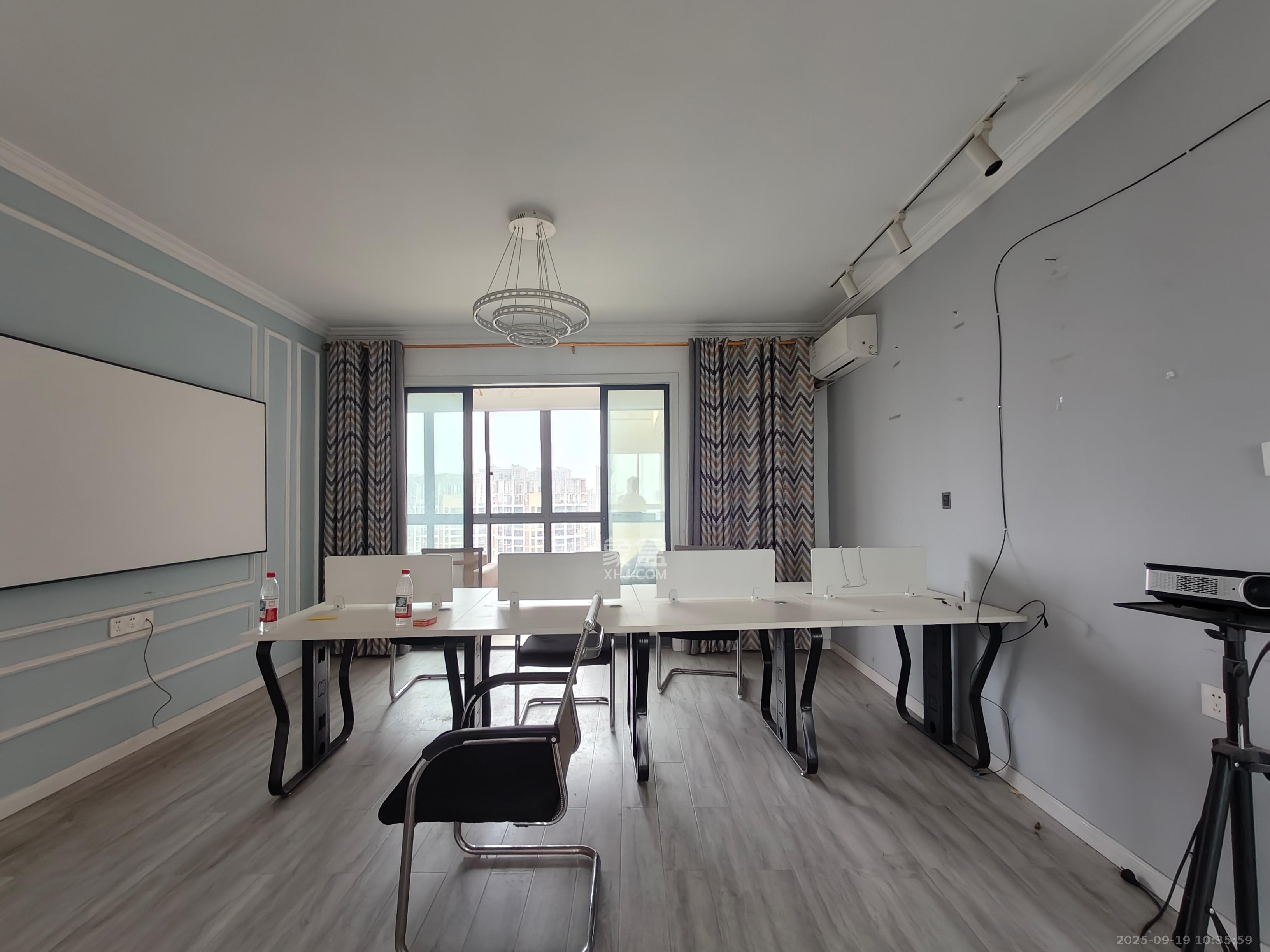 勤诚达新界 1室2厅1卫 2400.0元/月 勤诚达新界 1室2厅1卫 2400.0元/月室内图