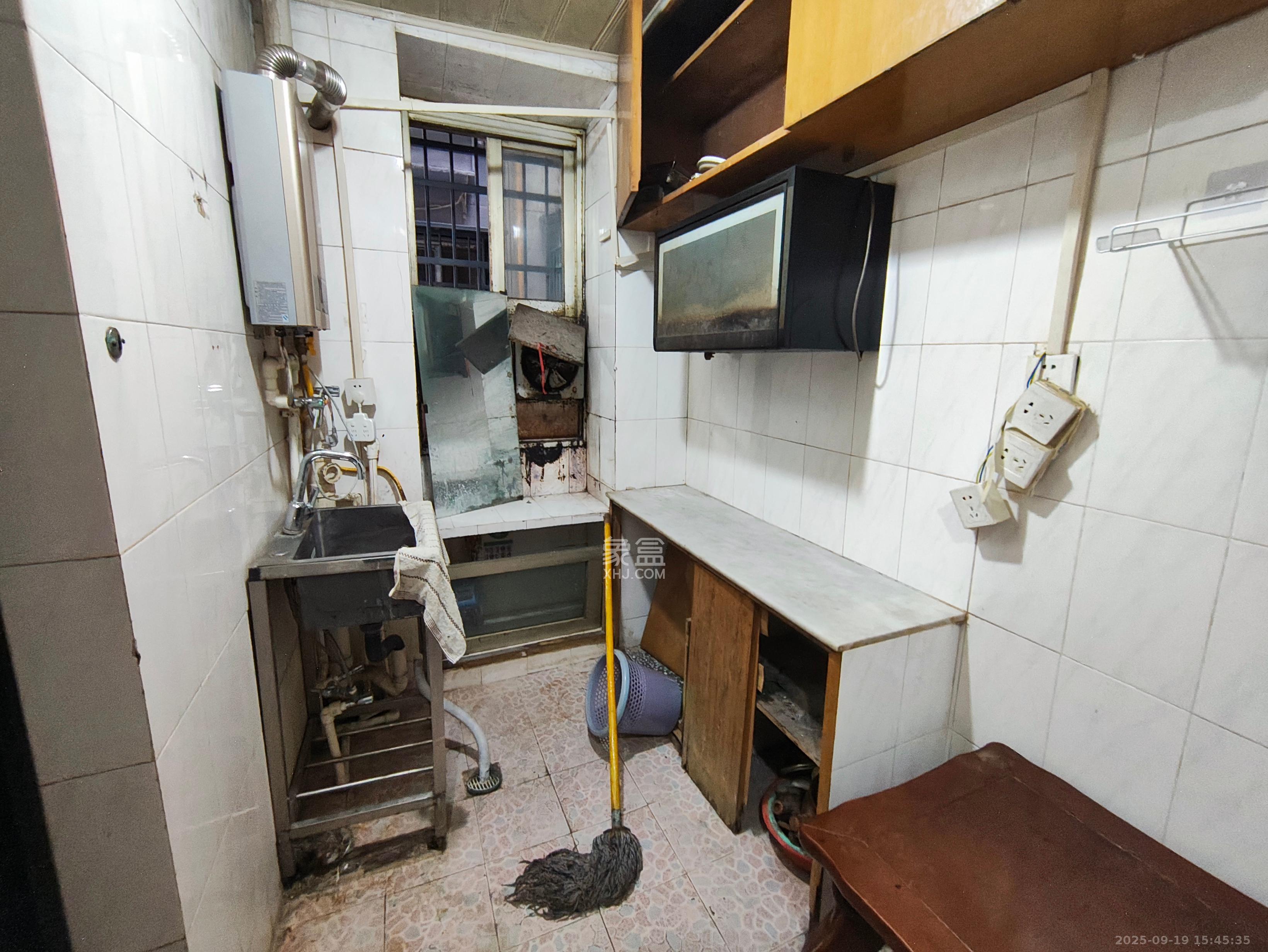 坡子街综合楼  3室1厅1卫    2800.0元/月室内图