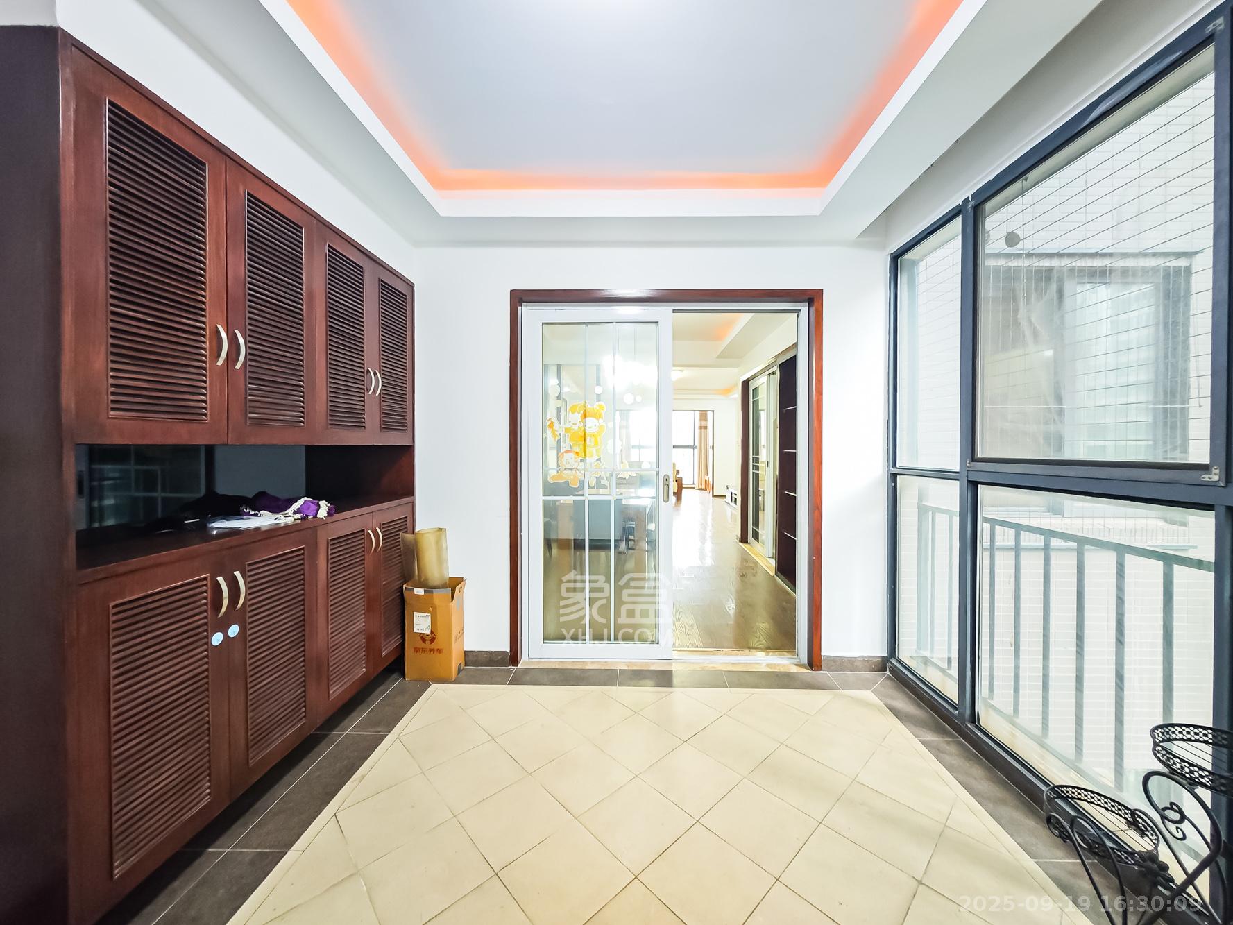 极目楚天 3室2厅2卫 95.0万 极目楚天 3室2厅2卫 95.0万其他