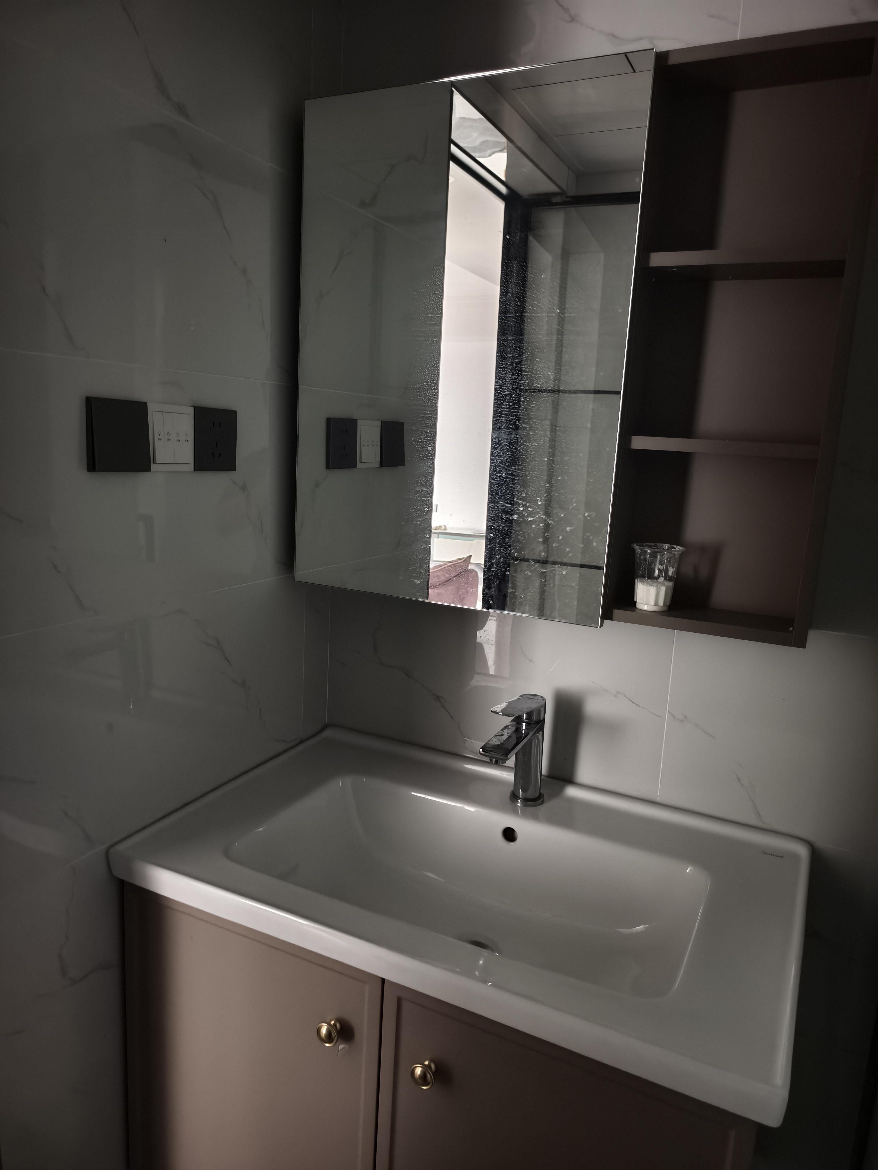 北建理想城 5室2厅2卫 2300.0元/月 北建理想城 5室2厅2卫 2300.0元/月室内图