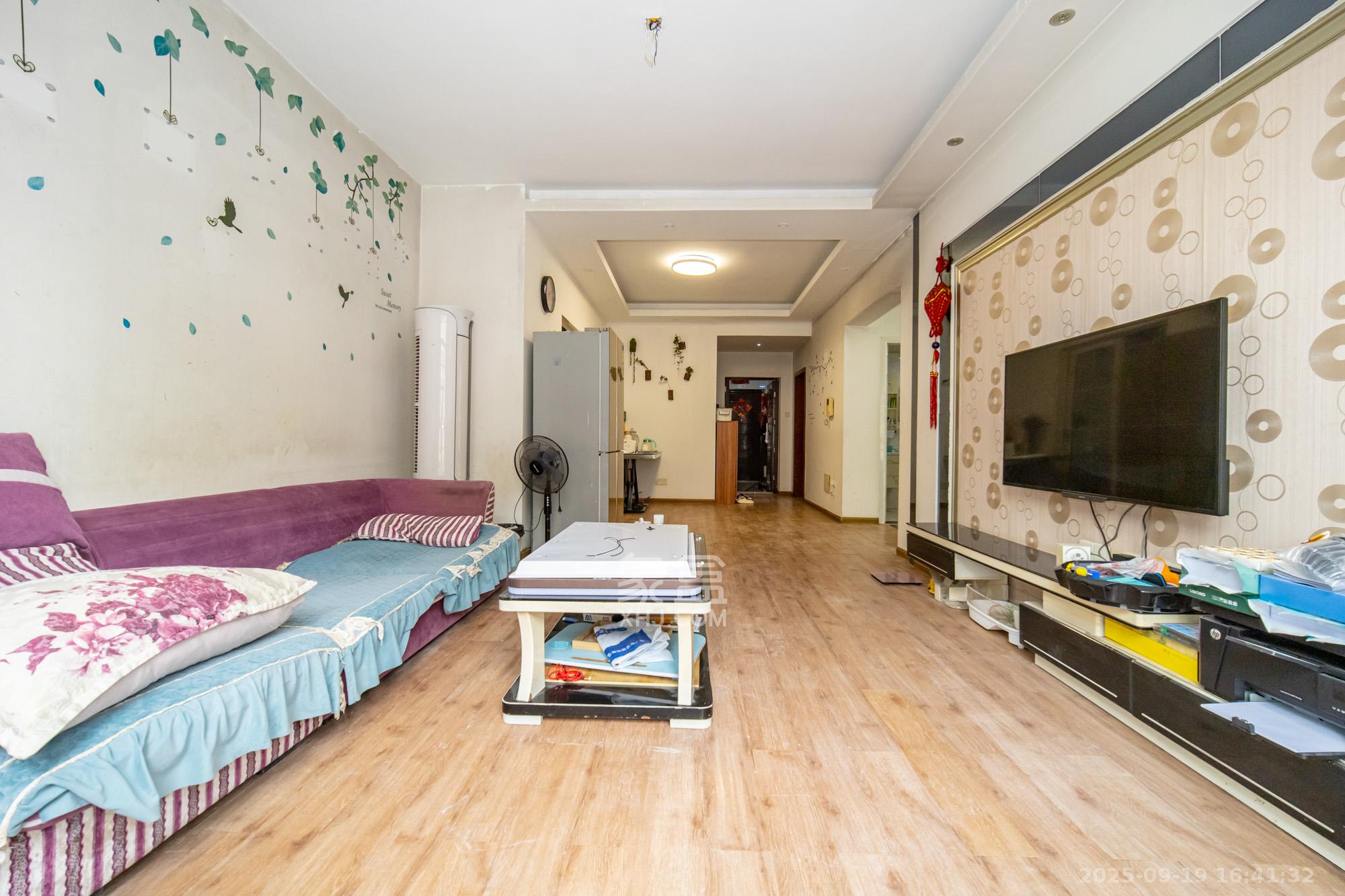 楚天世纪城东苑 2室2厅1卫 43.8万 楚天世纪城东苑 2室2厅1卫 43.8万客厅