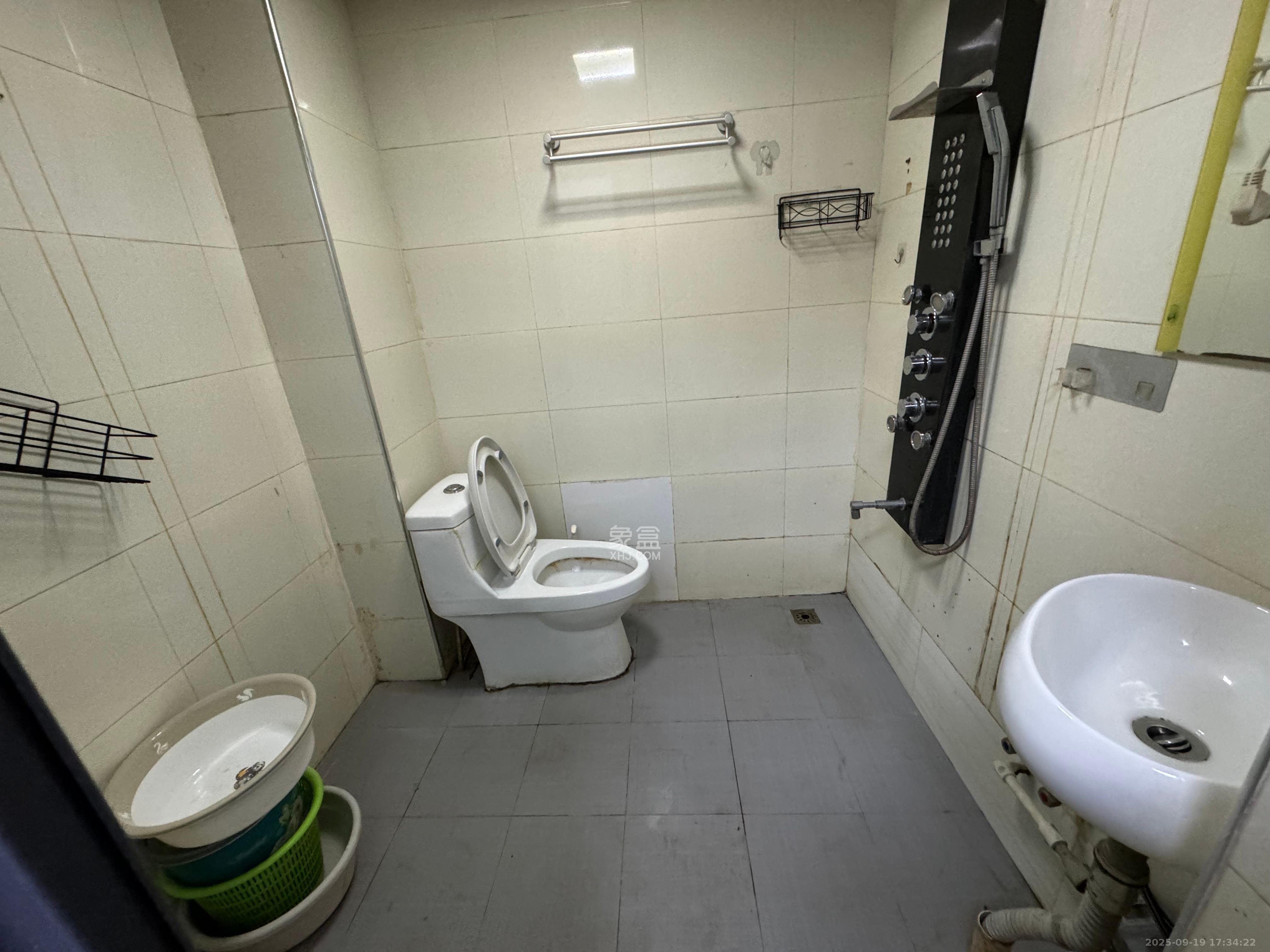 万象凯旋湾 1室1厅1卫 1300.0元/月 万象凯旋湾 1室1厅1卫 1300.0元/月室内图