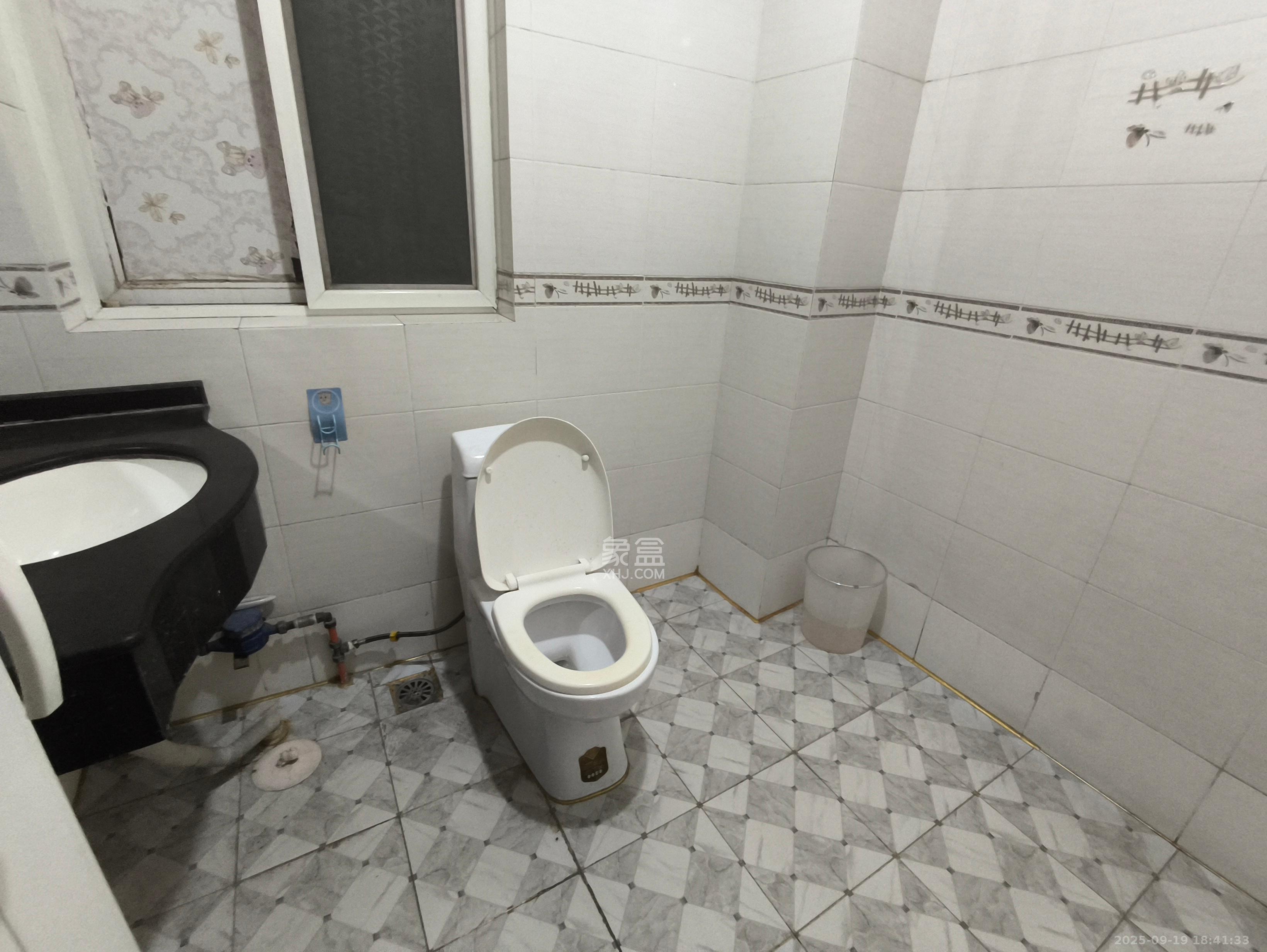 佳润新城(佳润新都) 3室2厅2卫 2500.0元/月 佳润新城(佳润新都) 3室2厅2卫 2500.0元/月室内图