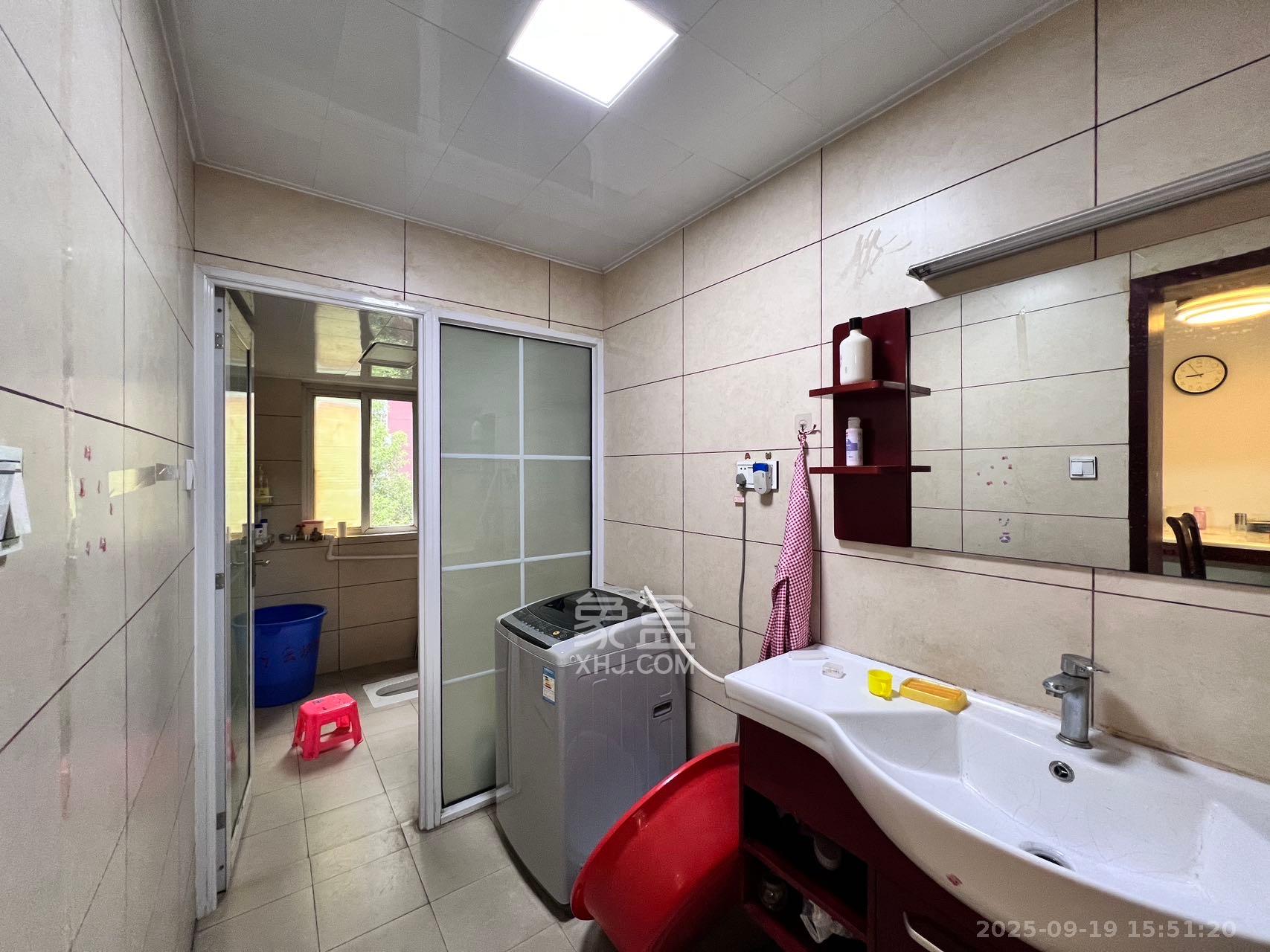 学府华庭  4室2厅2卫    2500.0元/月室内图