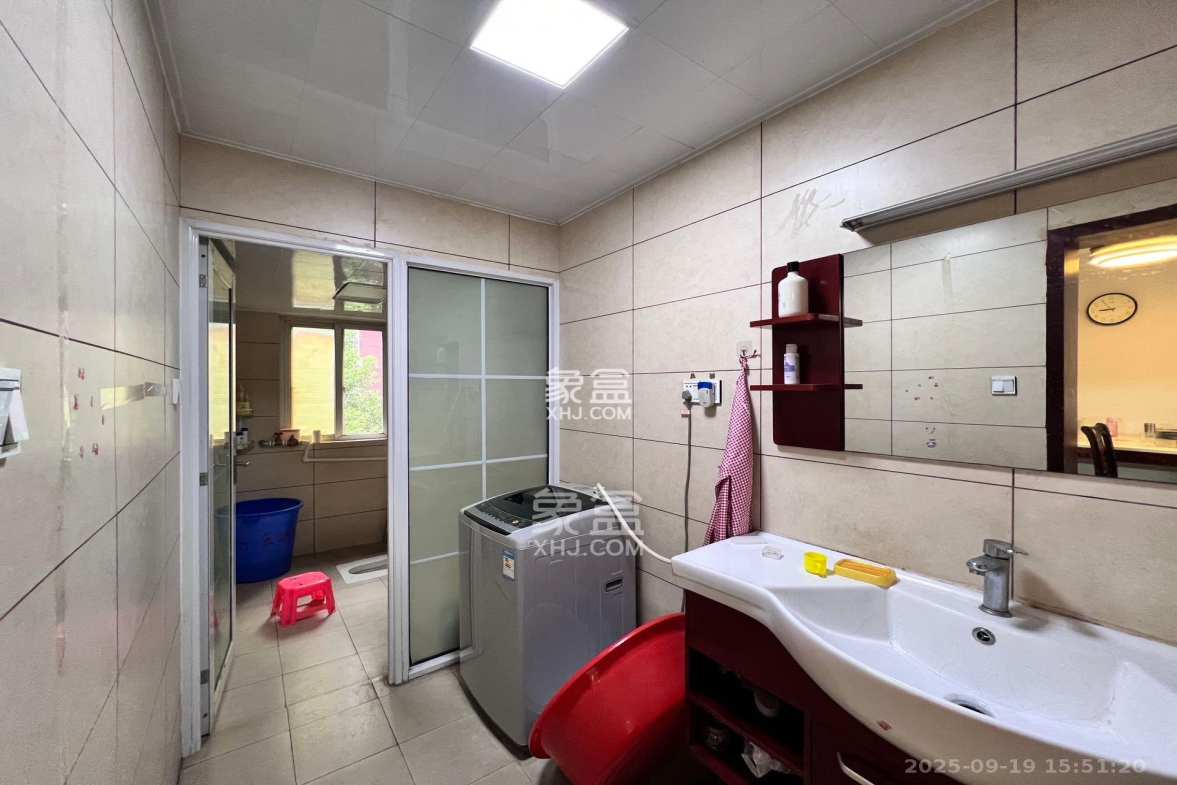 学府华庭 4室2厅2卫 2500.0元/月 学府华庭 4室2厅2卫 2500.0元/月室内图