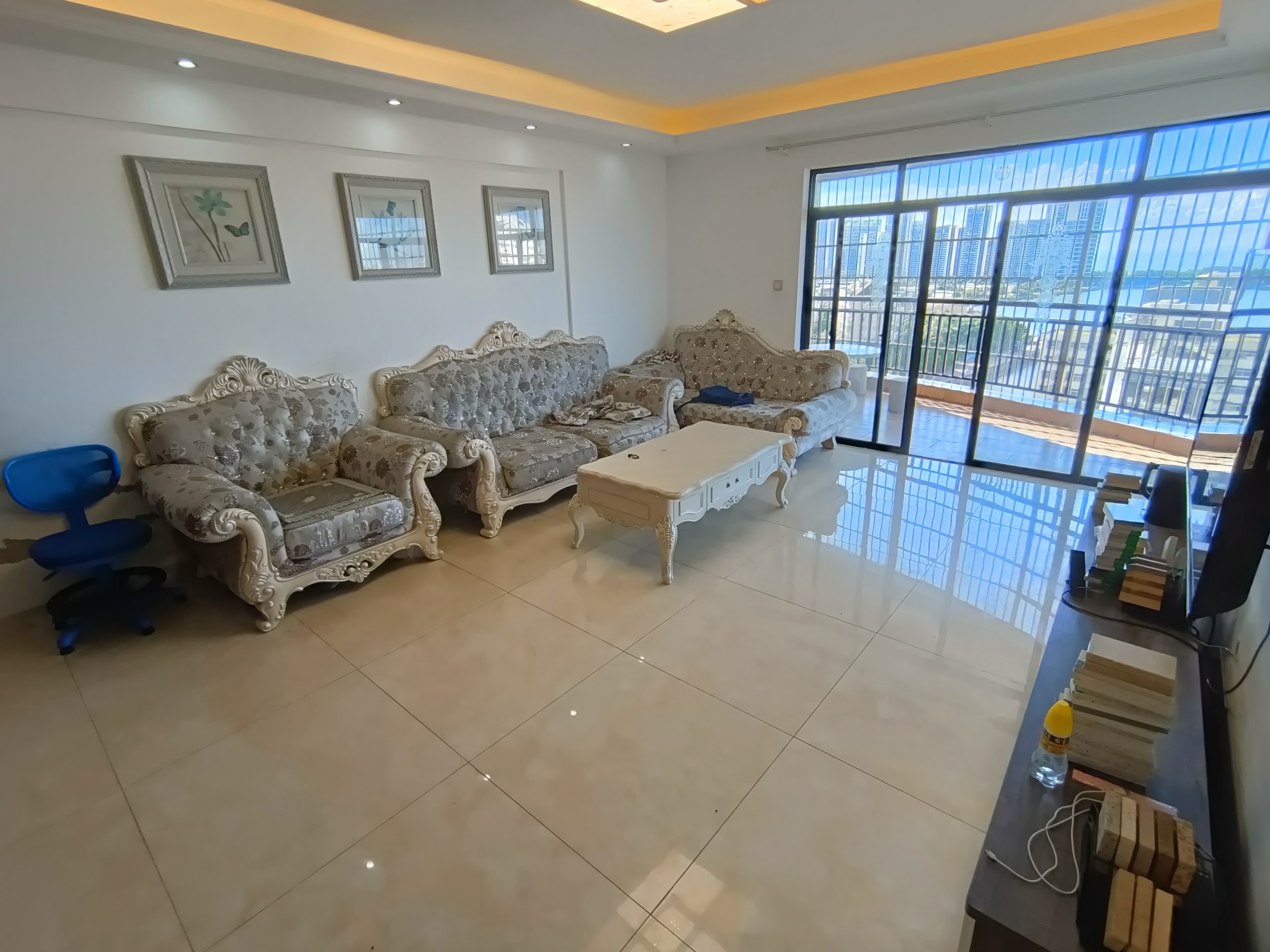 瀛寰名仕苑 3室2厅2卫 3500.0元/月 瀛寰名仕苑 3室2厅2卫 3500.0元/月室内图