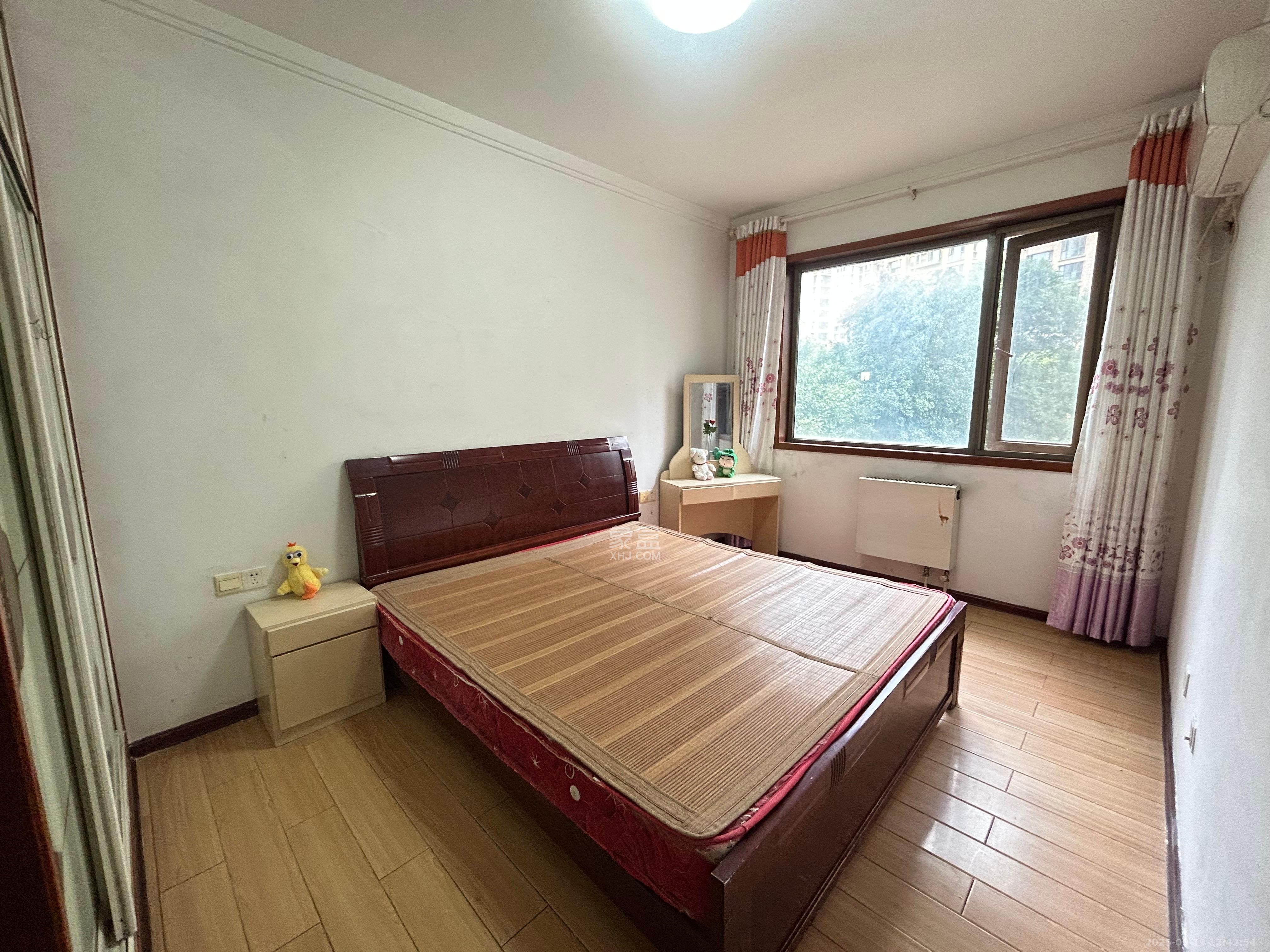 怡海星城  3室2厅1卫    1800.0元/月室内图