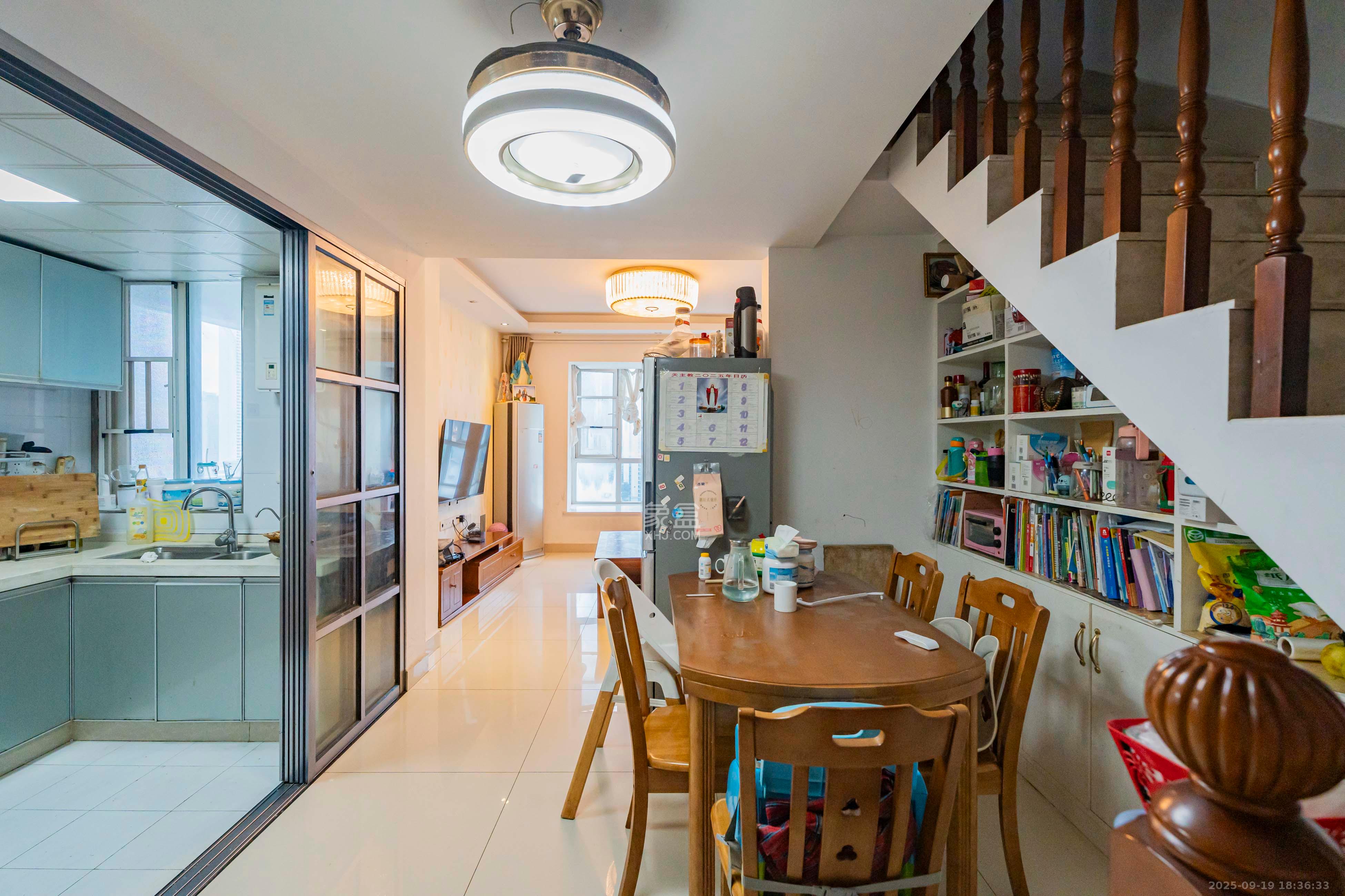 凯乐国际城  3室2厅1卫    120.0万客厅