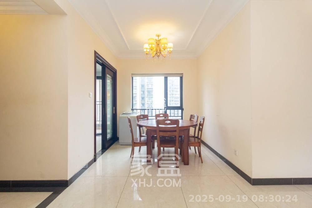 恒大江湾 3室1厅2卫 2200.0元/月 恒大江湾 3室1厅2卫 2200.0元/月室内图