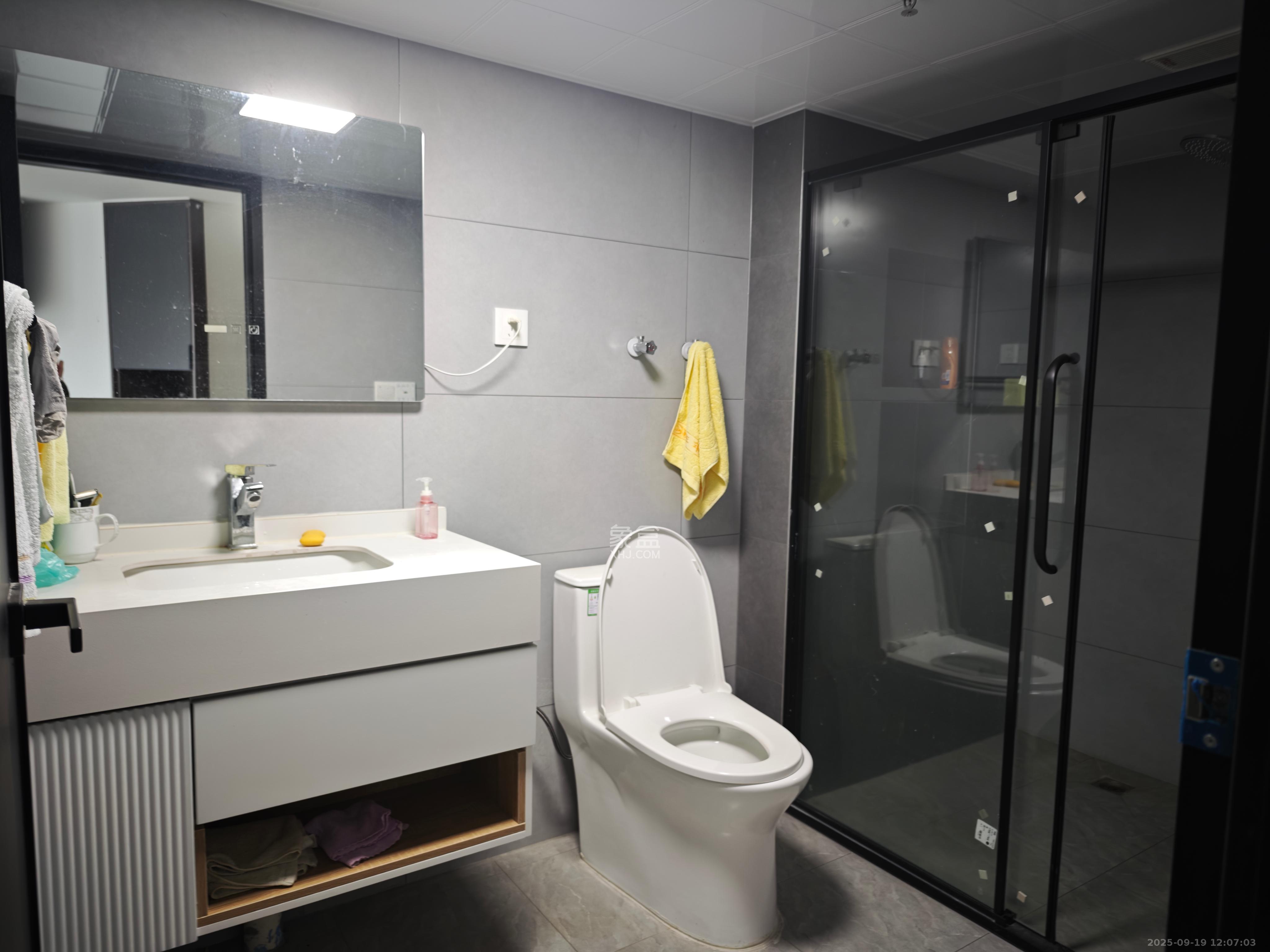 梅溪半岛  1室1厅1卫    2600.0元/月室内图