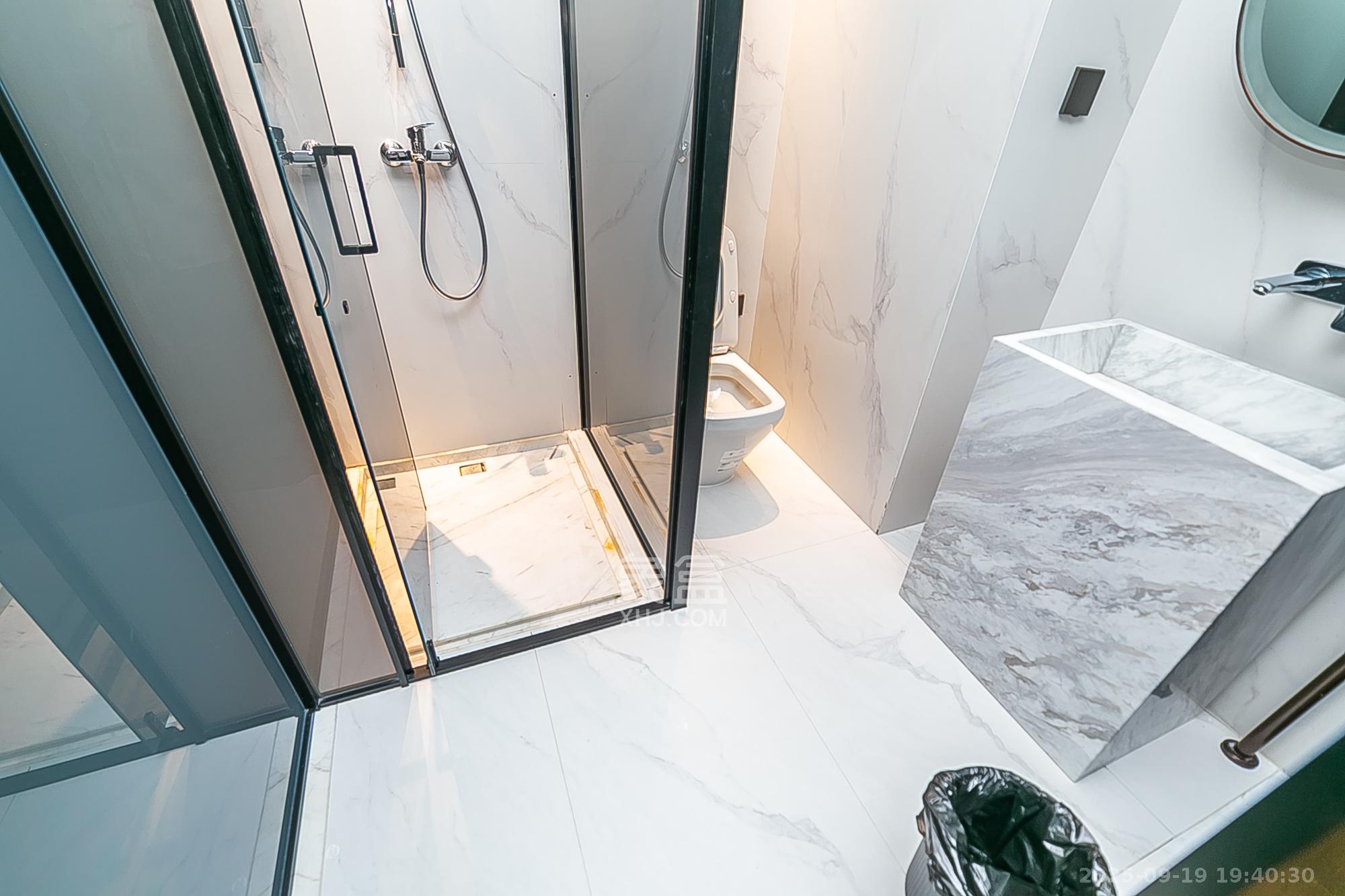 万科紫台 4室2厅3卫 330.0万 万科紫台 4室2厅3卫 330.0万卫生间