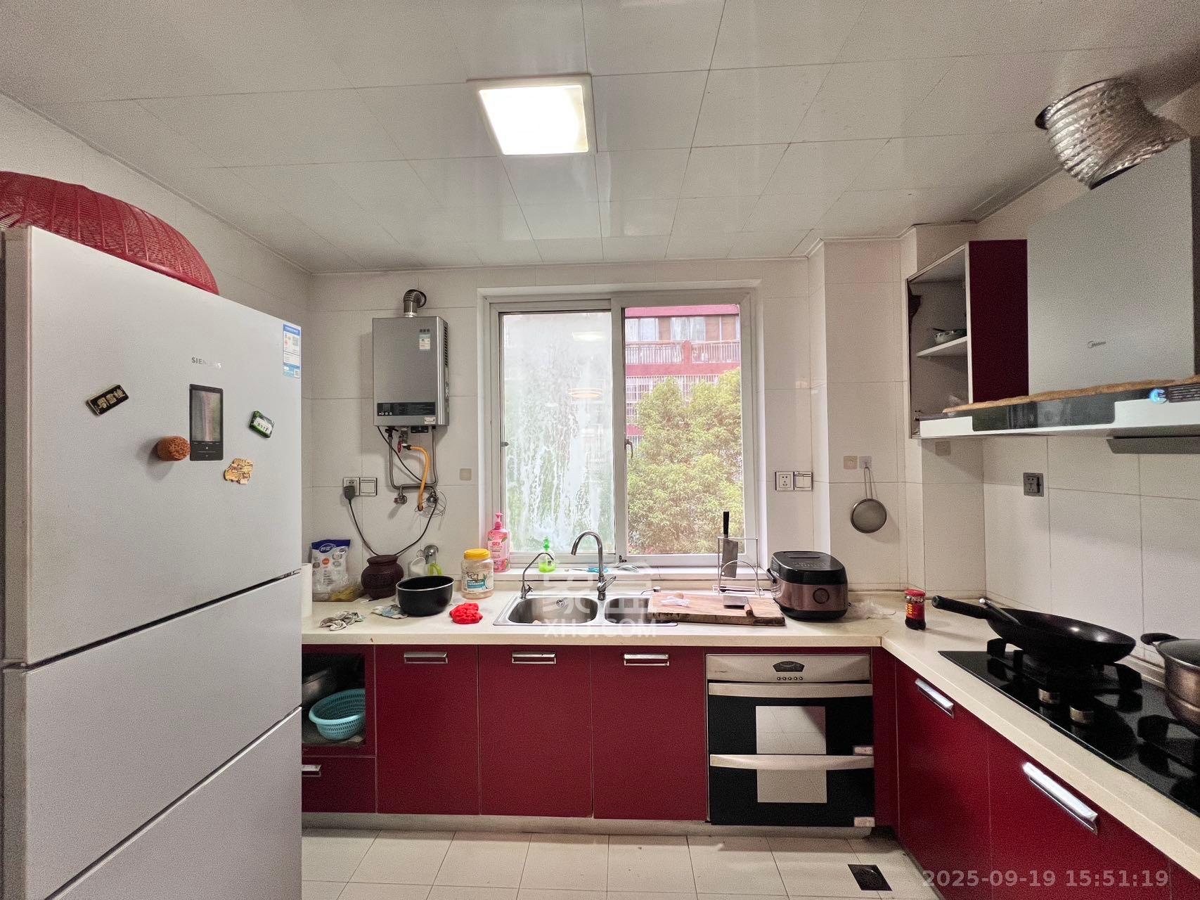 学府华庭  4室2厅2卫    2500.0元/月室内图