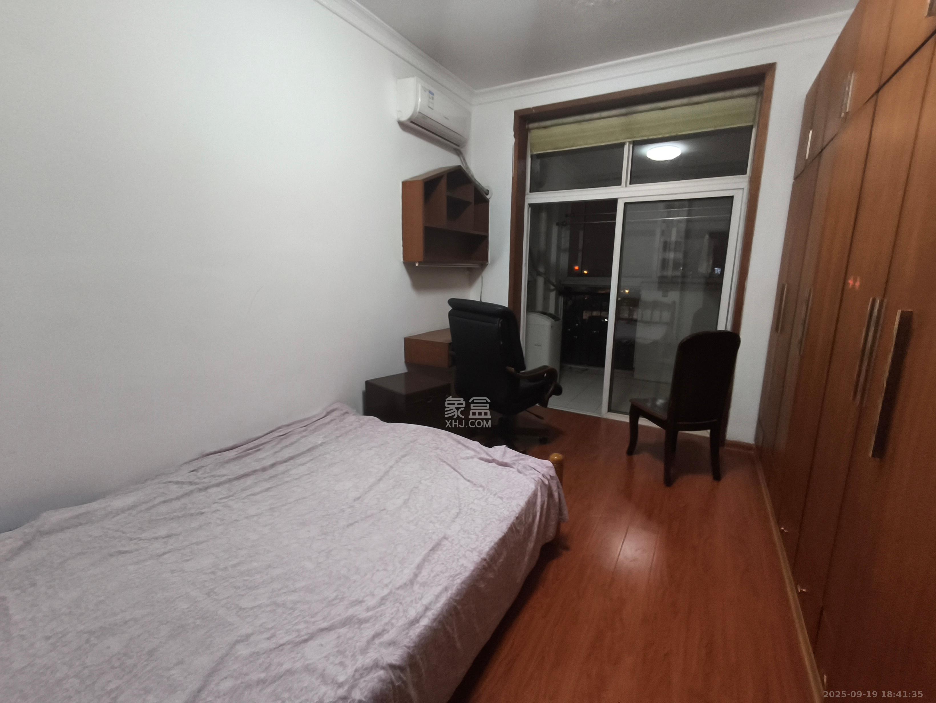 佳润新城(佳润新都) 3室2厅2卫 2500.0元/月 佳润新城(佳润新都) 3室2厅2卫 2500.0元/月室内图