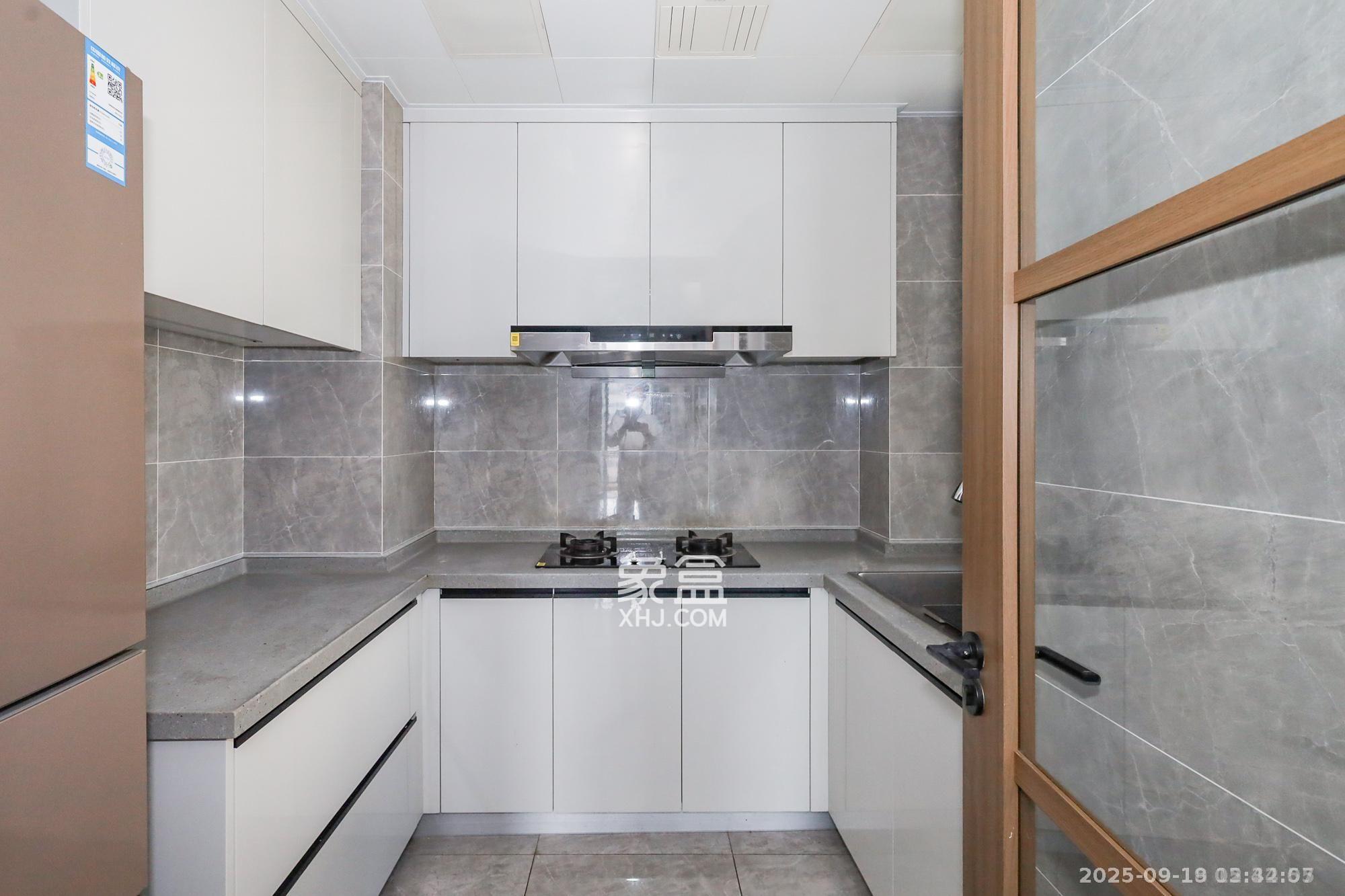 卓越中寰 3室2厅2卫 4600.0元/月 卓越中寰 3室2厅2卫 4600.0元/月室内图