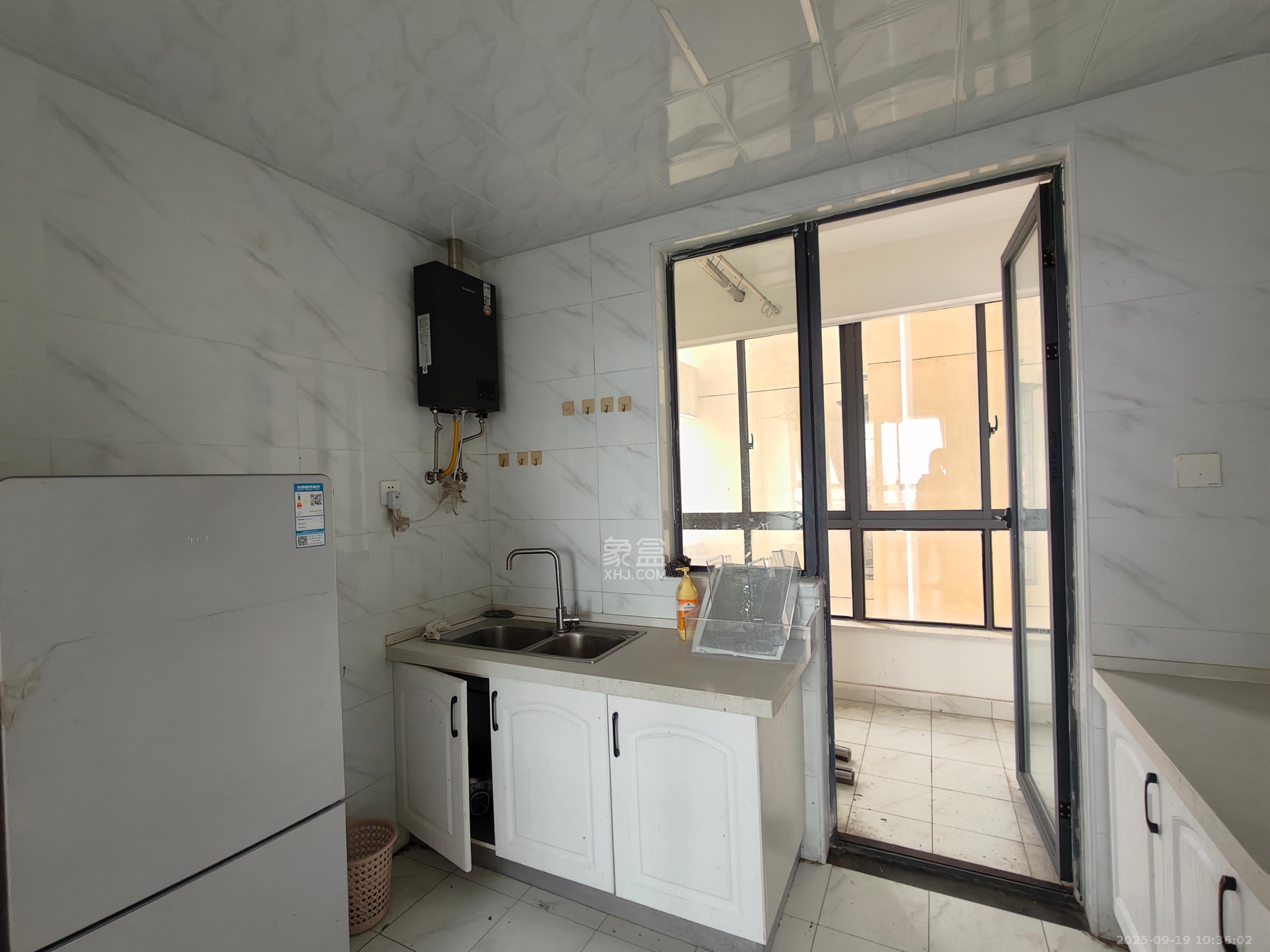 勤诚达新界 1室2厅1卫 2400.0元/月 勤诚达新界 1室2厅1卫 2400.0元/月室内图