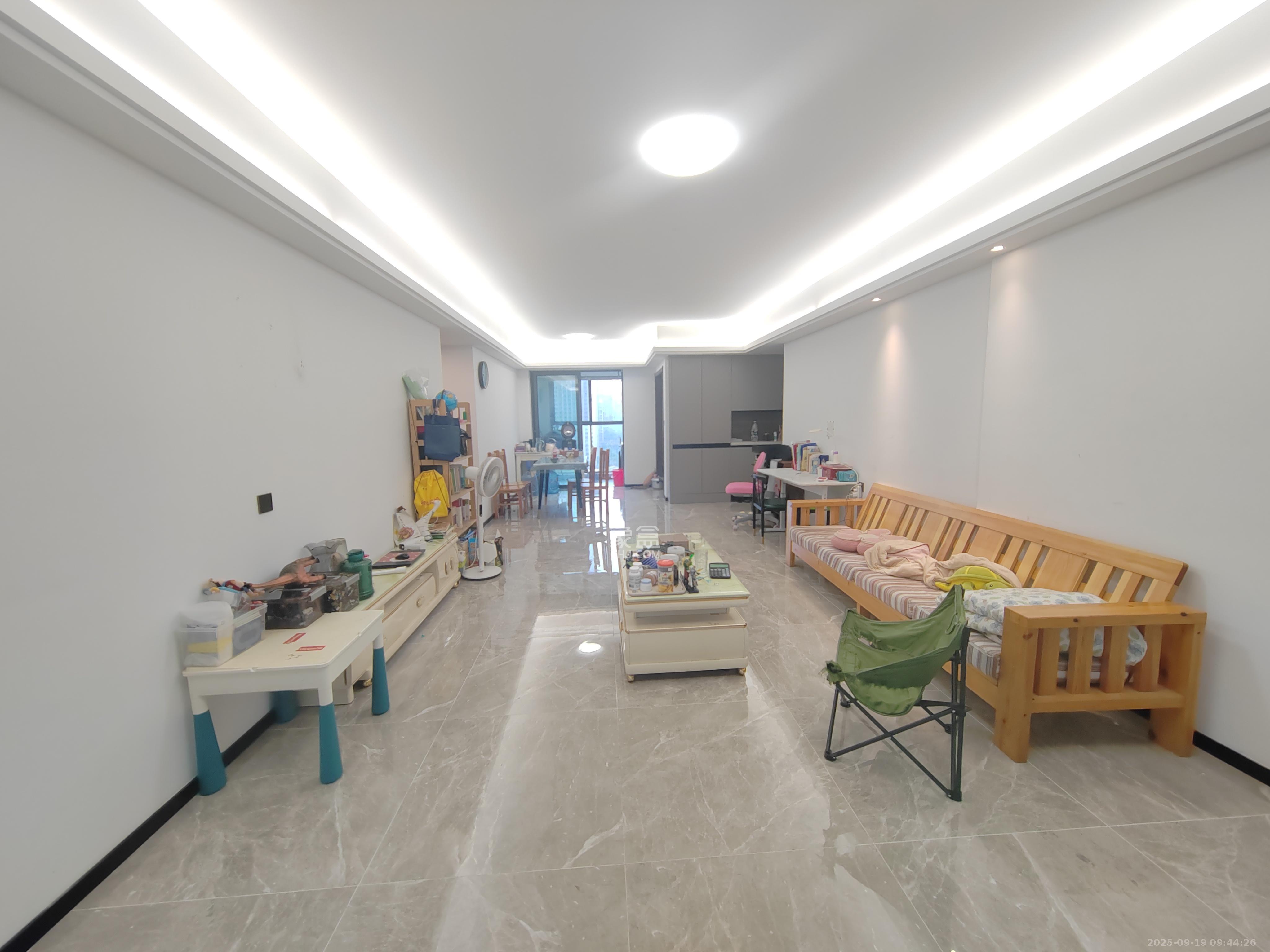 欣利梅溪左岸 4室2厅2卫 3200.0元/月 欣利梅溪左岸 4室2厅2卫 3200.0元/月室内图