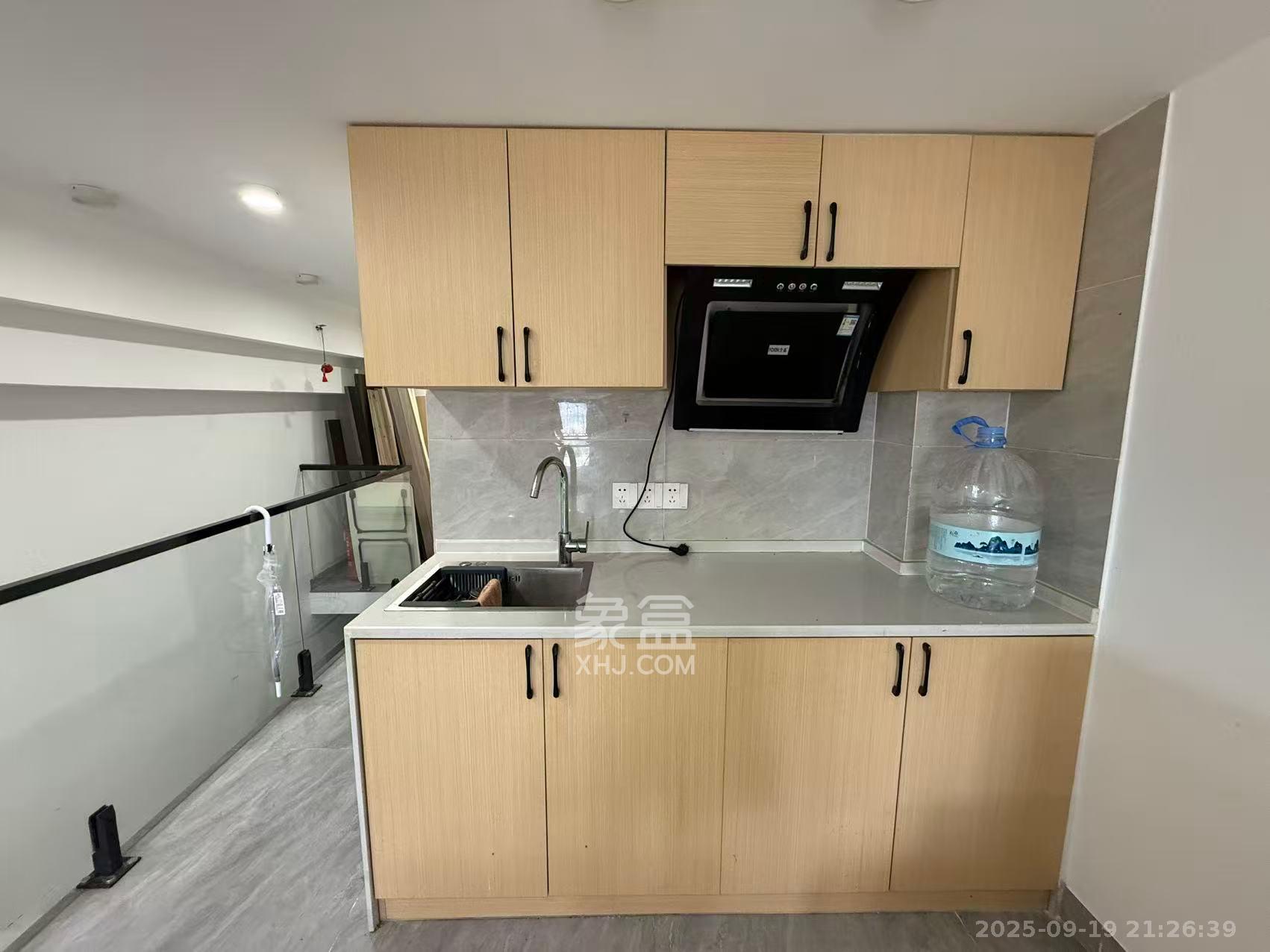 龙湖新壹城 1室1厅1卫 1300.0元/月 龙湖新壹城 1室1厅1卫 1300.0元/月室内图