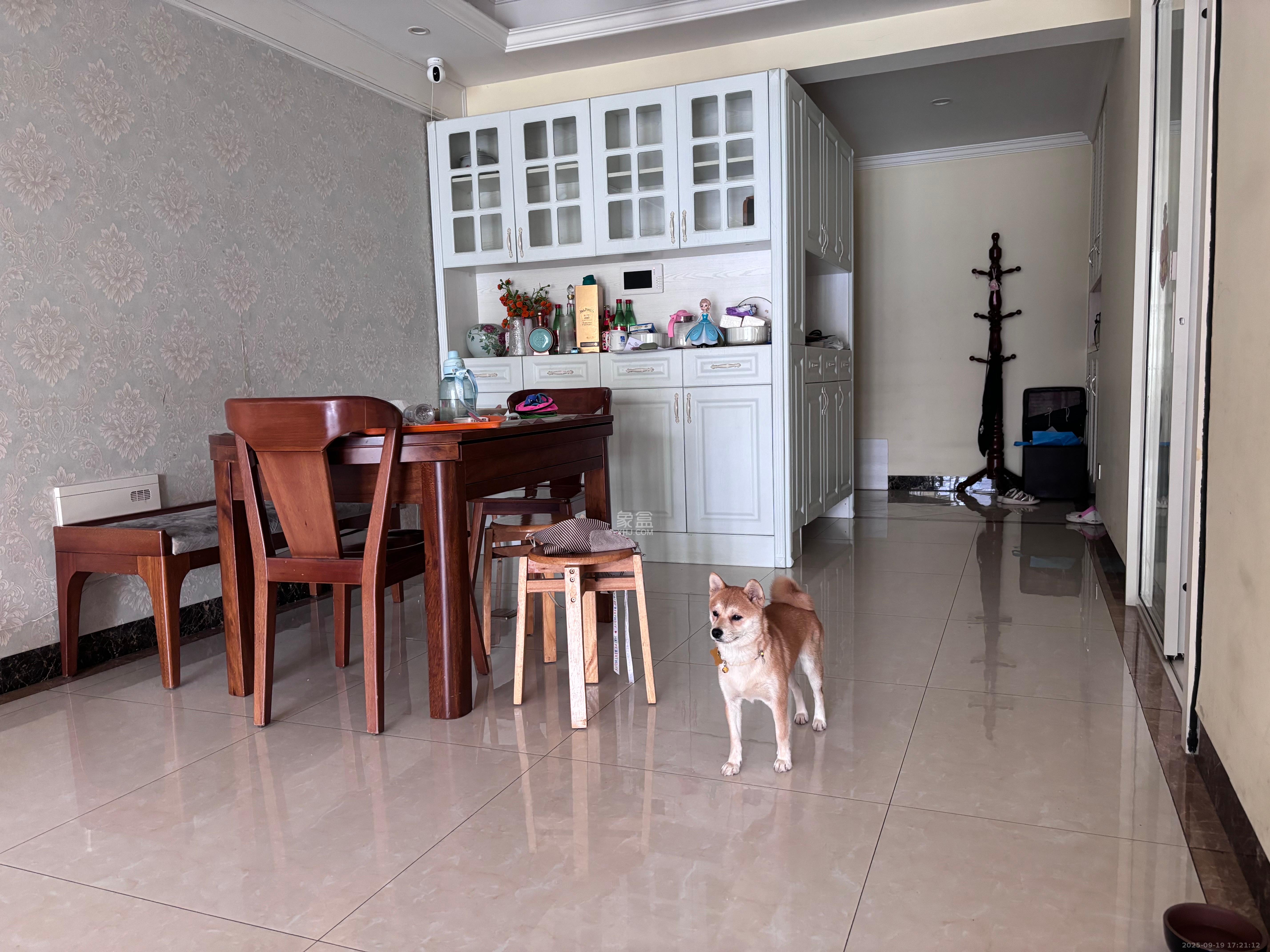 芙佳花园  4室2厅2卫    2500.0元/月室内图