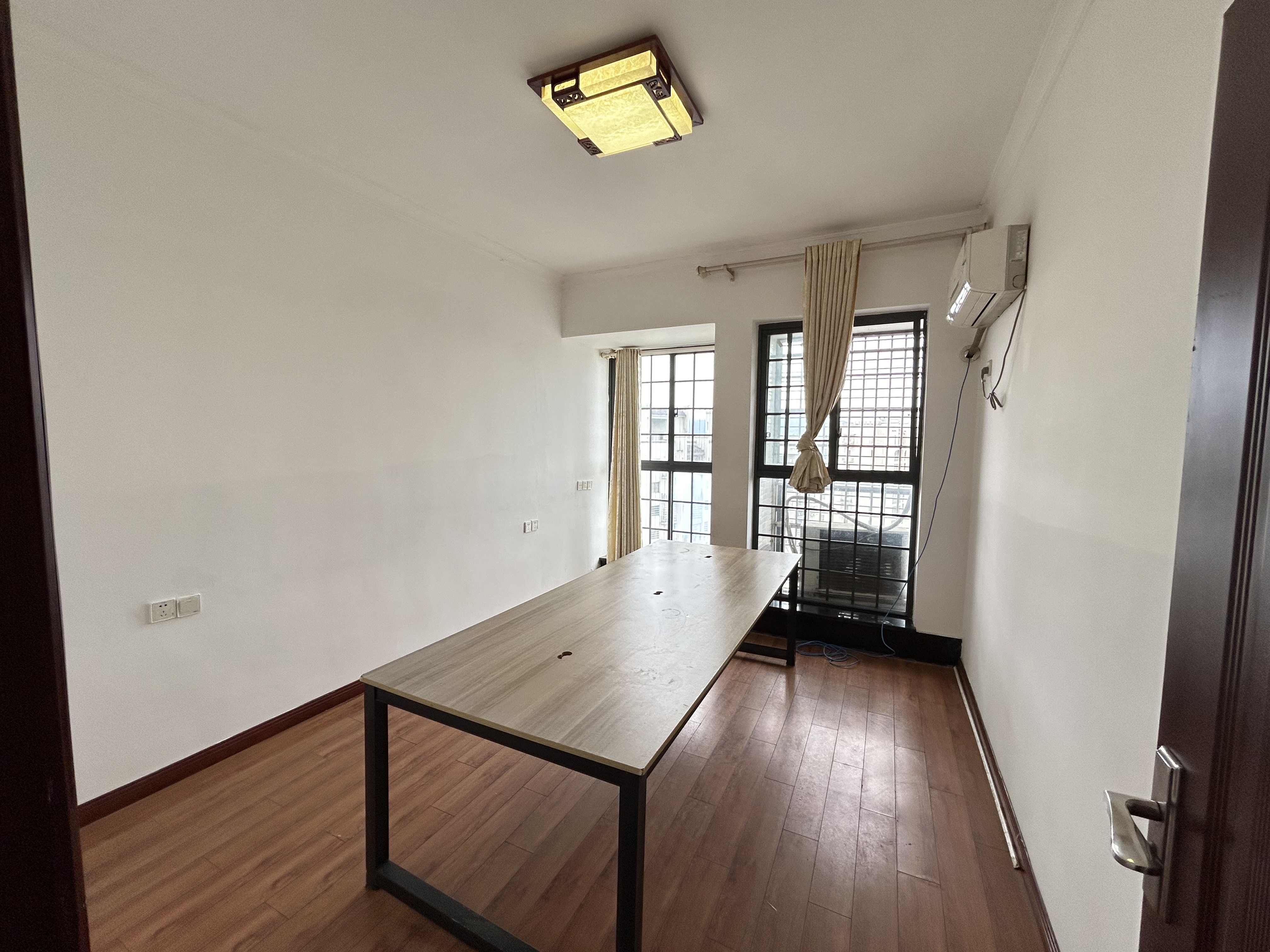 逸臣广场 2室2厅1卫 1500.0元/月 逸臣广场 2室2厅1卫 1500.0元/月室内图