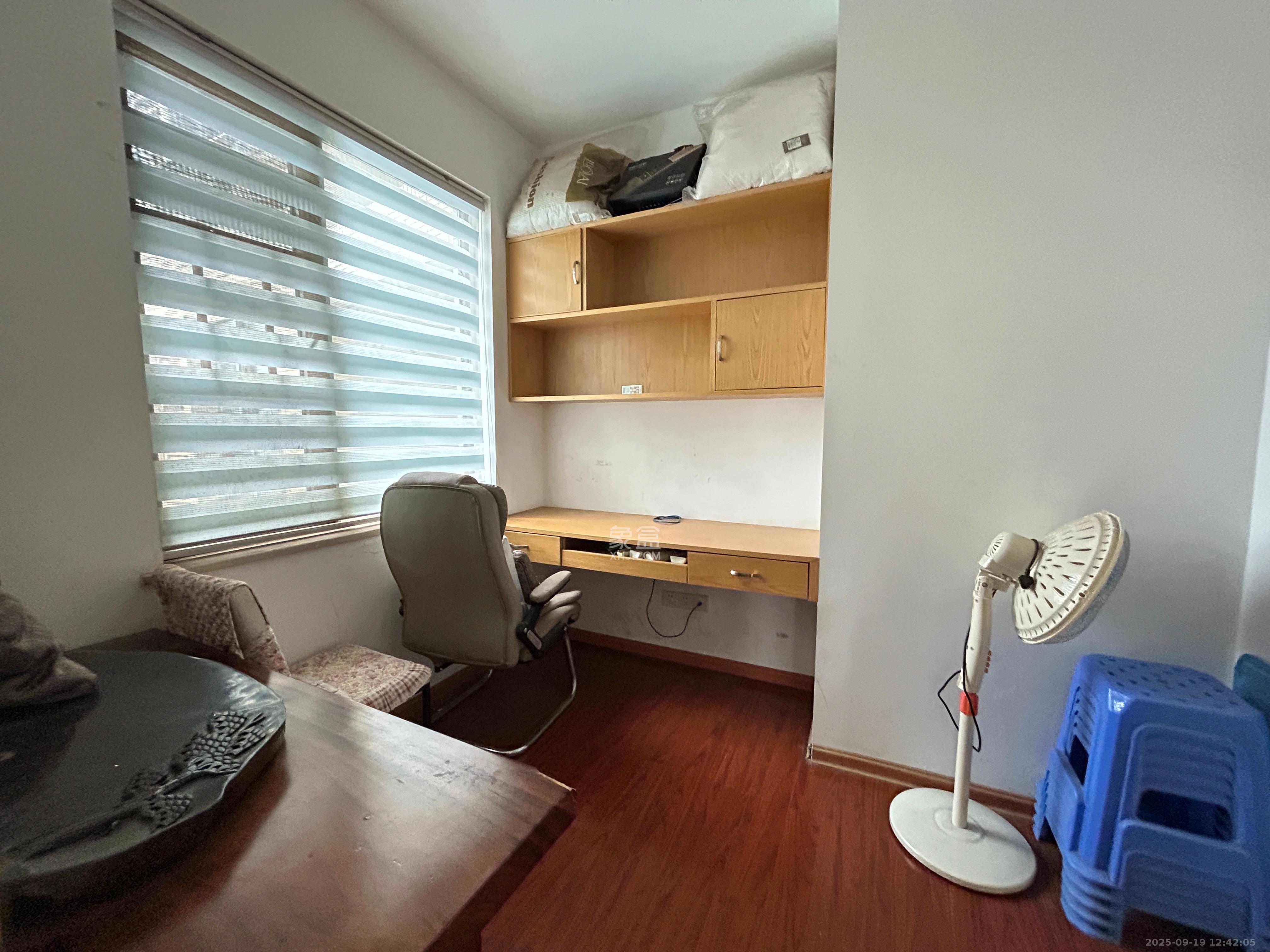 长盛岚庭 3室2厅1卫 2400.0元/月 长盛岚庭 3室2厅1卫 2400.0元/月室内图