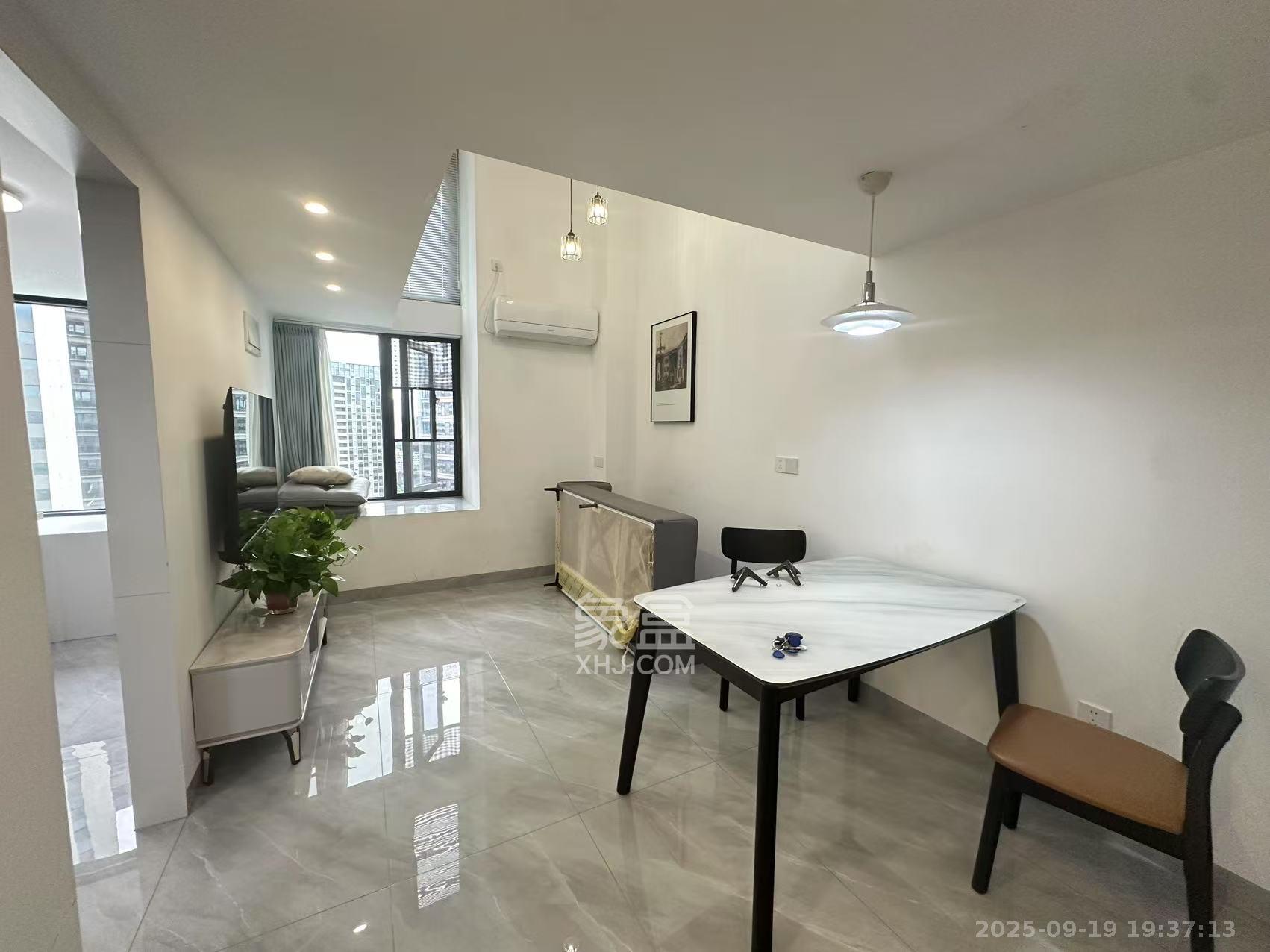 保利中环广场(保利中悦苑) 1室1厅1卫 2300.0元/月 保利中环广场(保利中悦苑) 1室1厅1卫 2300.0元/月室内图