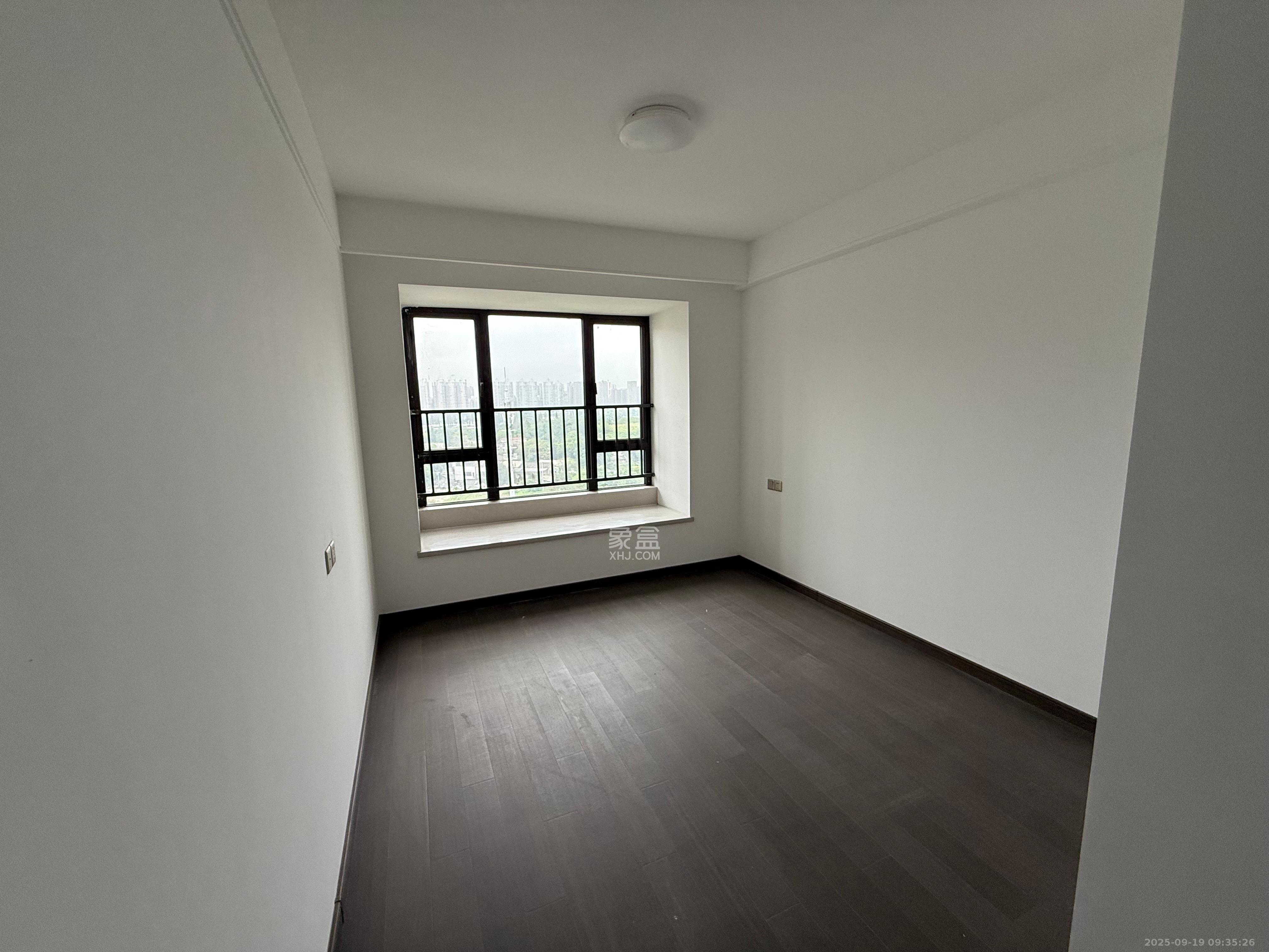 龙湖春江天玺  4室2厅2卫    5000.0元/月 龙湖春江天玺  4室2厅2卫    5000.0元/月室内图