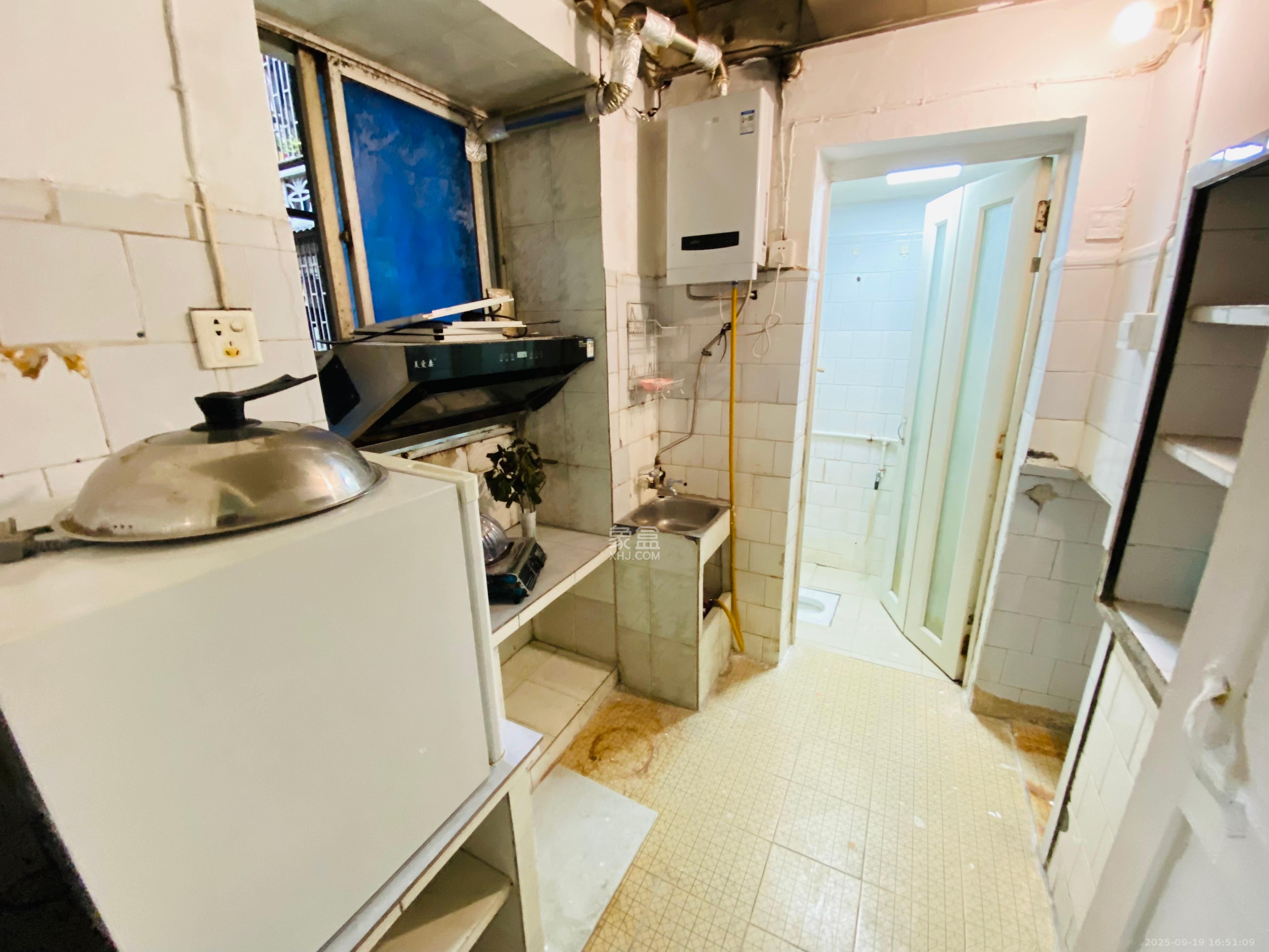 人民西路散盘  3室1厅1卫    2900.0元/月室内图