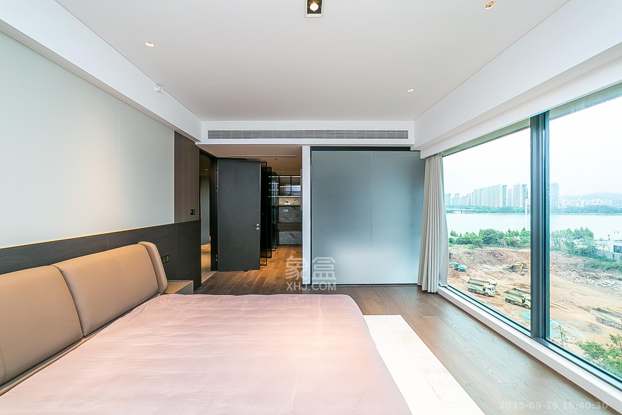 万科紫台 4室2厅3卫 330.0万 万科紫台 4室2厅3卫 330.0万卧室