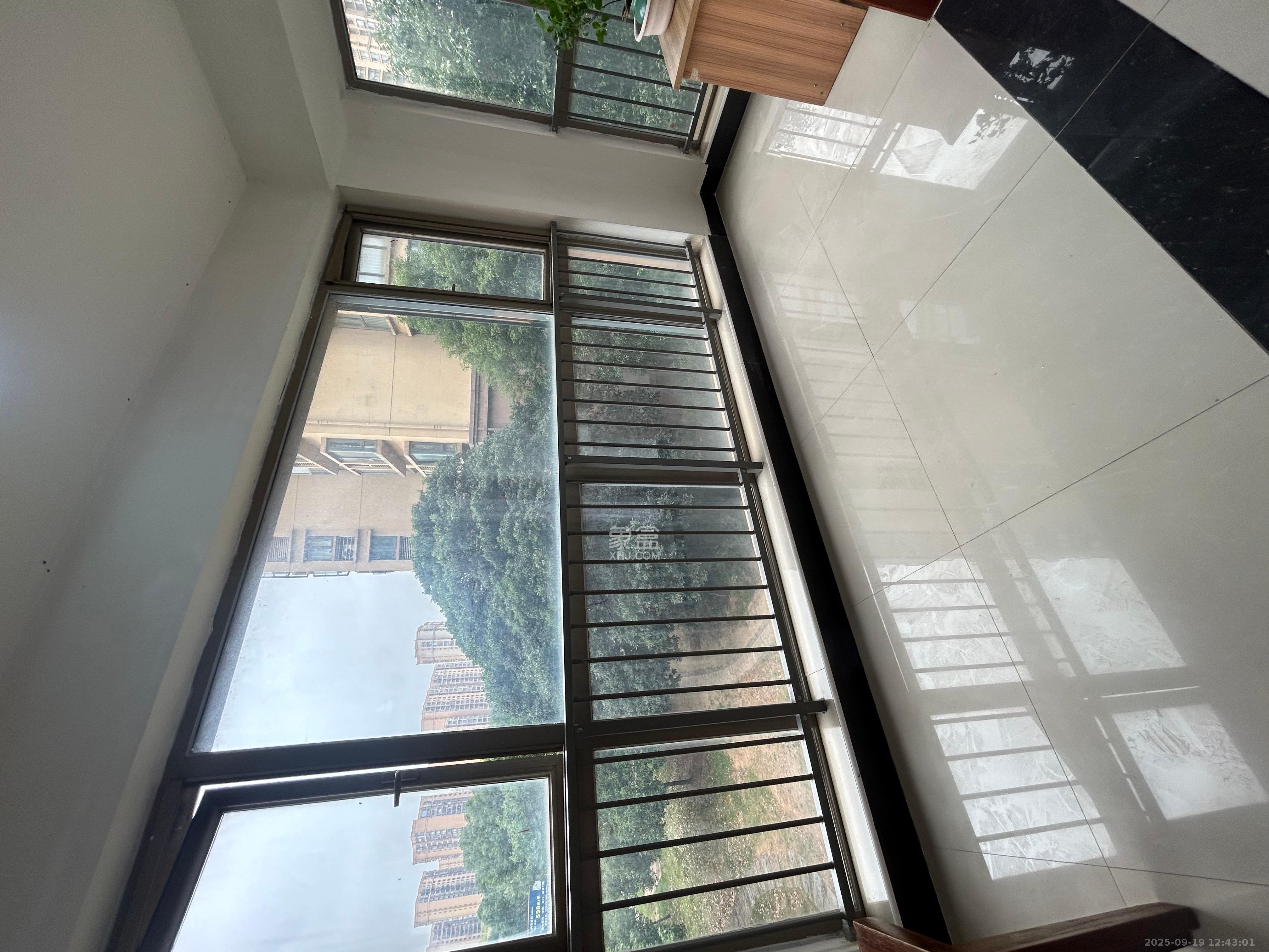 怡海星城  3室2厅1卫    1800.0元/月室内图