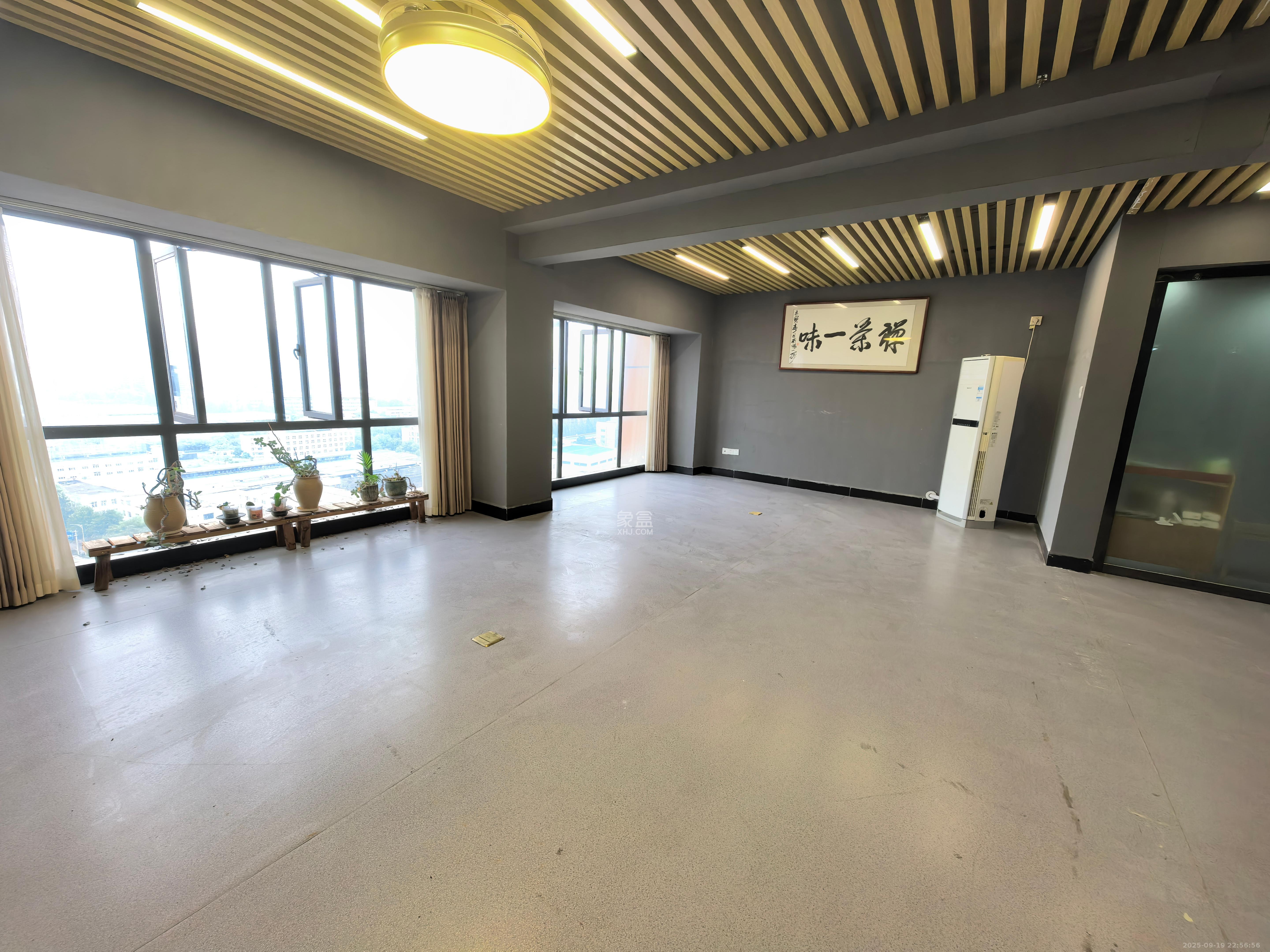 雅阁国际 1室2厅1卫 3000.0元/月 雅阁国际 1室2厅1卫 3000.0元/月室内图