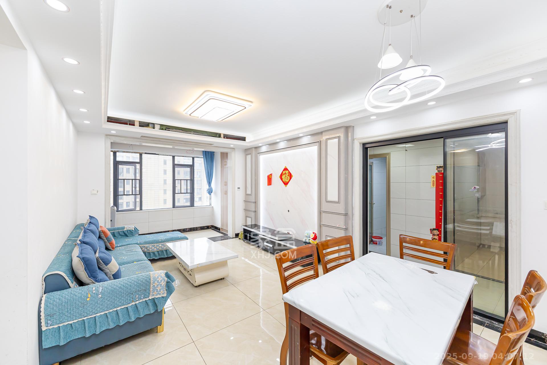 明发国际城  3室2厅1卫    79.8万客厅