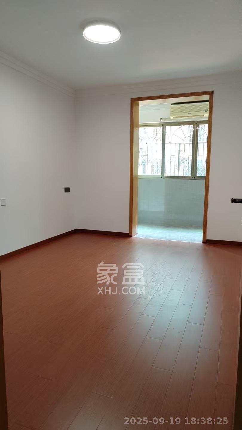 东南明苑 3室0厅0卫 2500.0元/月 东南明苑 3室0厅0卫 2500.0元/月室内图