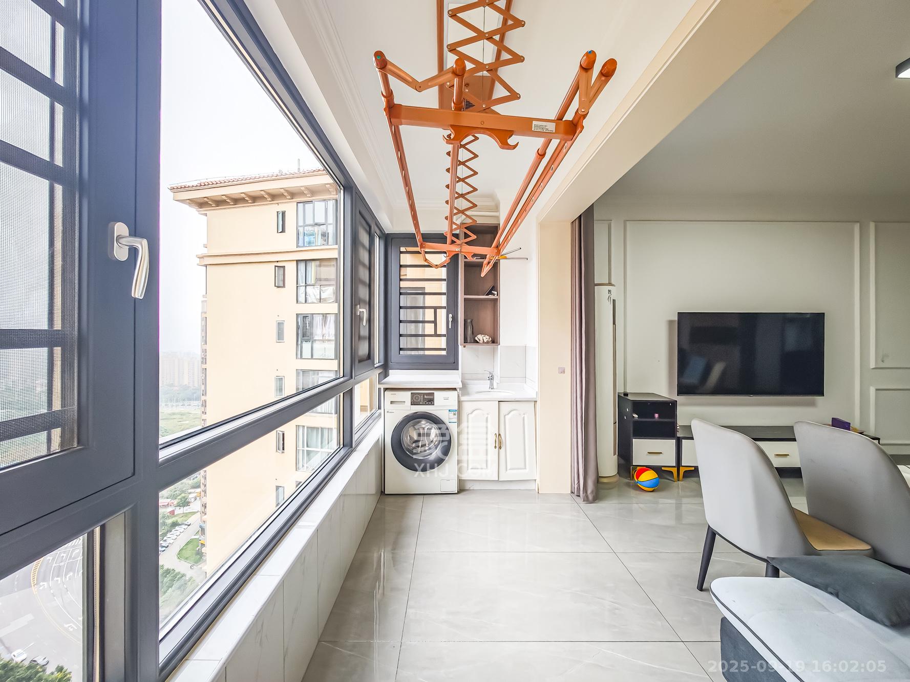 钱隆世家 4室2厅2卫 110.0万 钱隆世家 4室2厅2卫 110.0万阳台