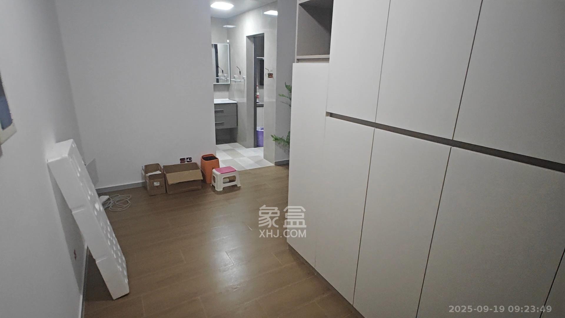 上河国际C区  1室1厅1卫   2100.00元/月室内图