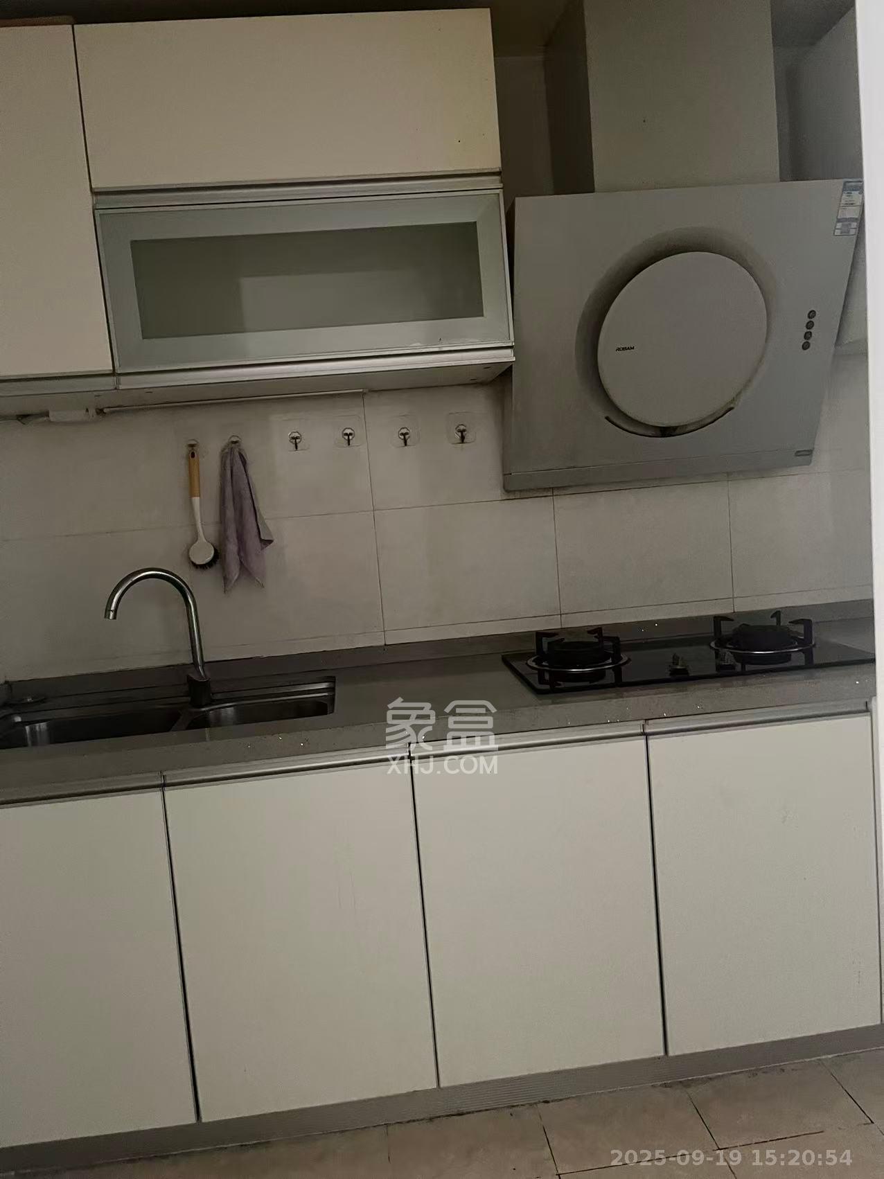 米兰春天  3室2厅1卫    1800.0元/月室内图