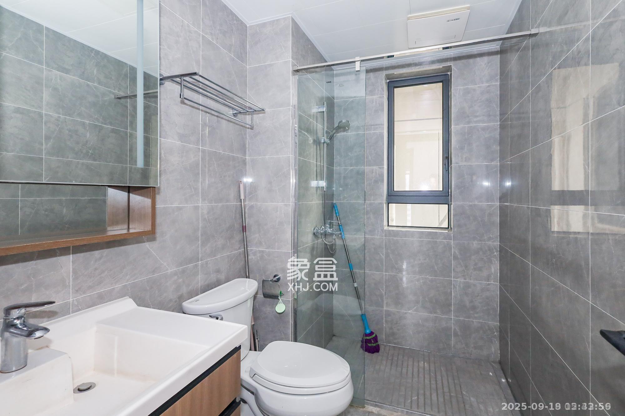 卓越中寰 3室2厅2卫 4600.0元/月 卓越中寰 3室2厅2卫 4600.0元/月室内图