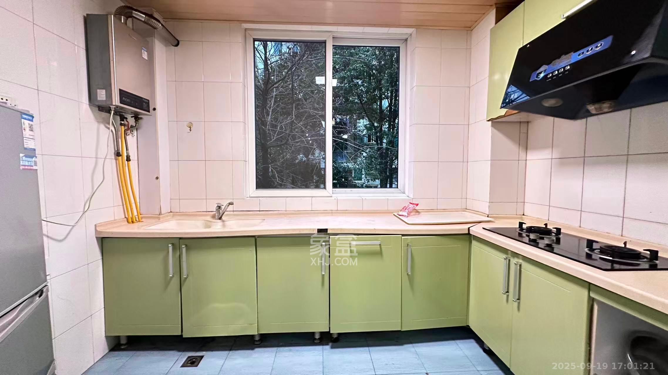 芙蓉苑  1室0厅0卫    2300.0元/月室内图