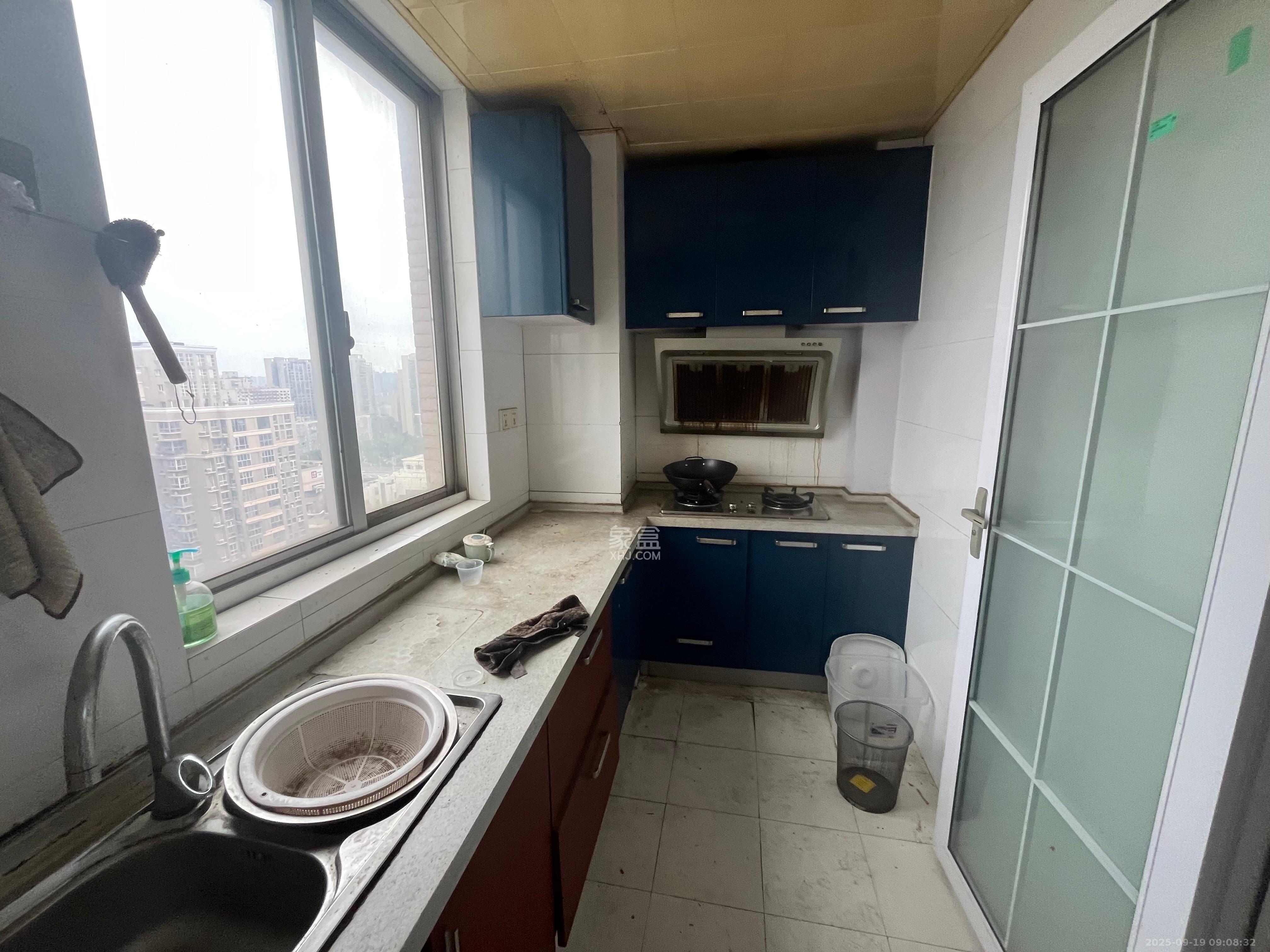 上河国际B座  2室2厅1卫    2100.0元/月室内图