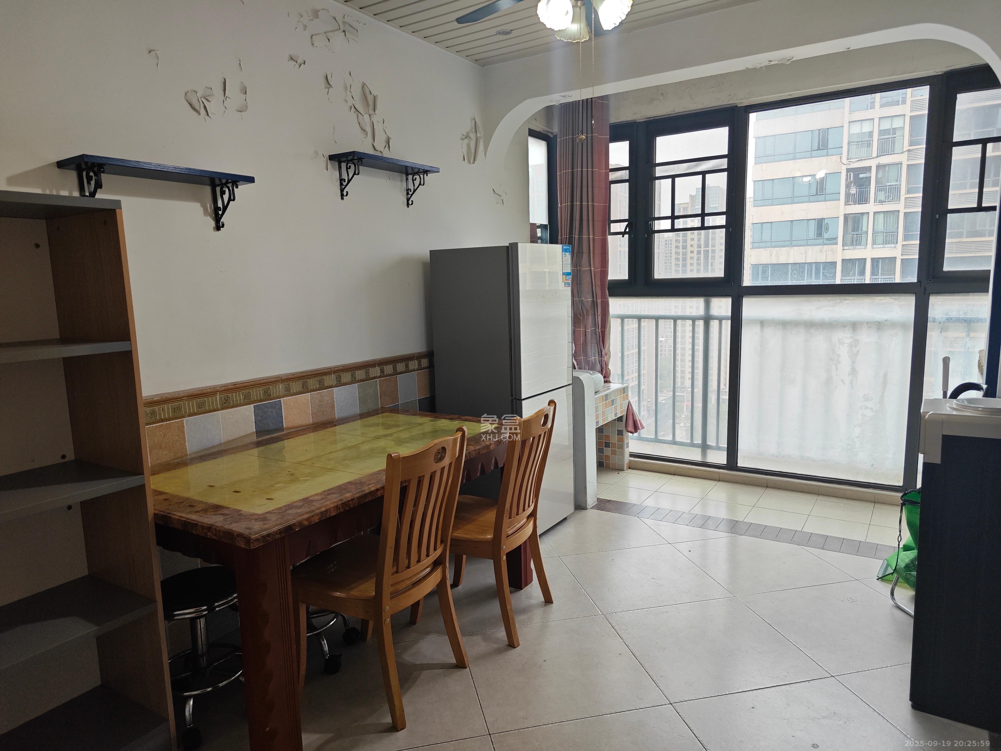 东岸城邦 3室2厅1卫 2750.00元/月 东岸城邦 3室2厅1卫 2750.00元/月室内图