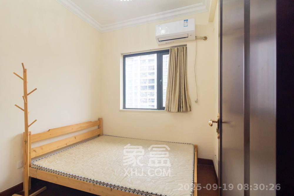 恒大江湾 3室1厅2卫 2200.0元/月 恒大江湾 3室1厅2卫 2200.0元/月室内图