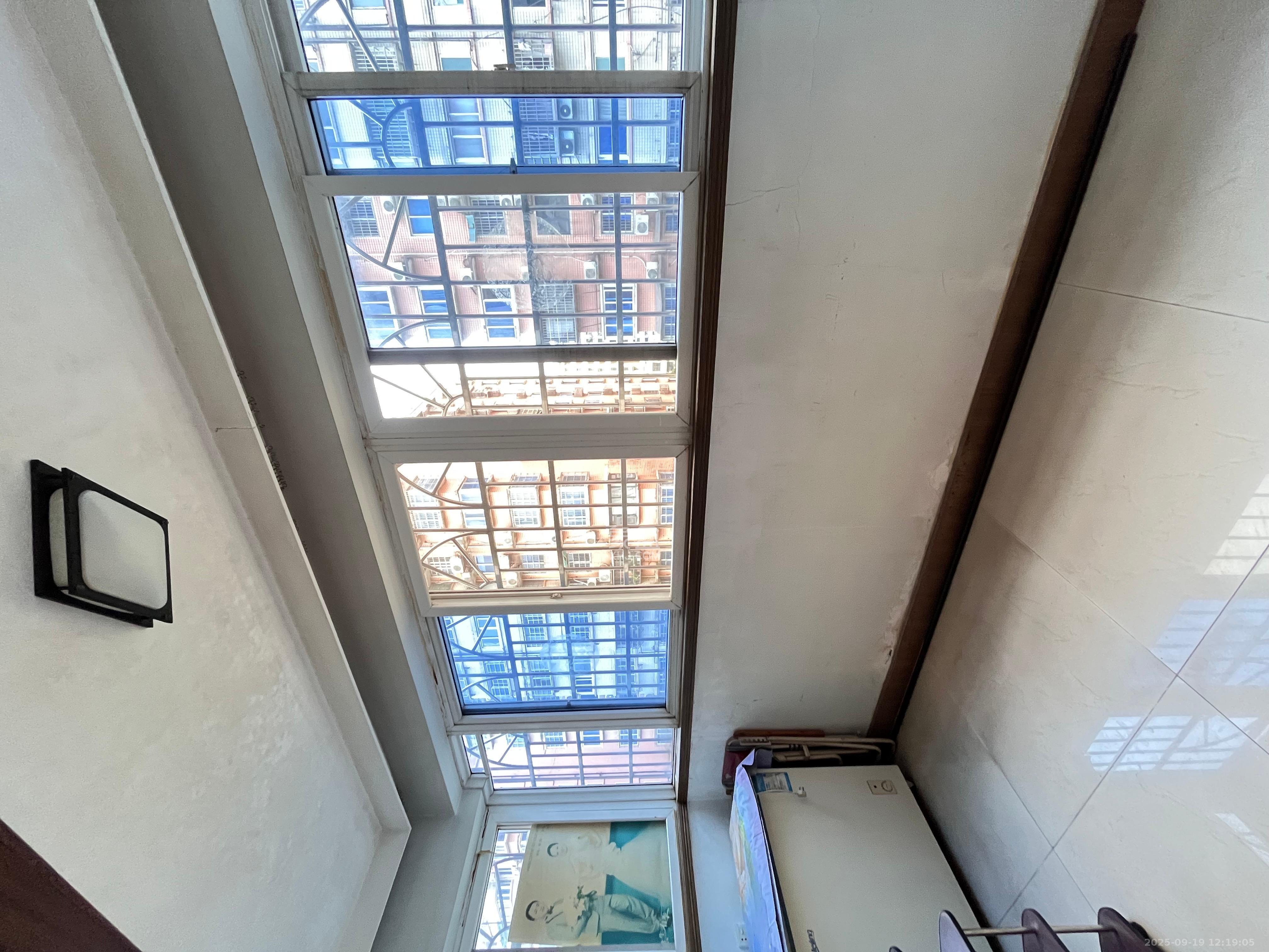 森宇佳园 4室2厅1卫 2400.0元/月 森宇佳园 4室2厅1卫 2400.0元/月室内图