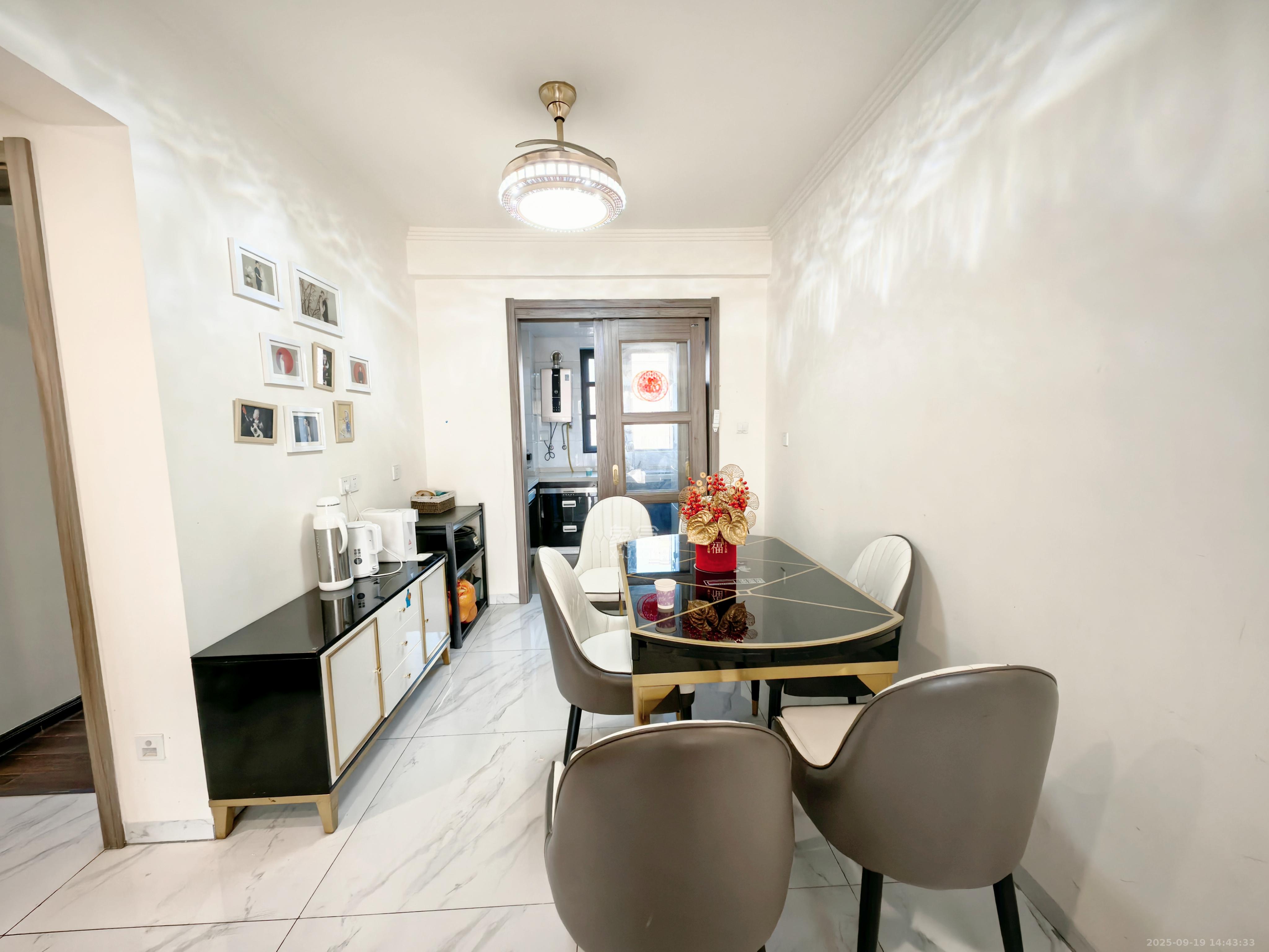 碧桂园中央花园 3室2厅2卫 3500.0元/月 碧桂园中央花园 3室2厅2卫 3500.0元/月户型图