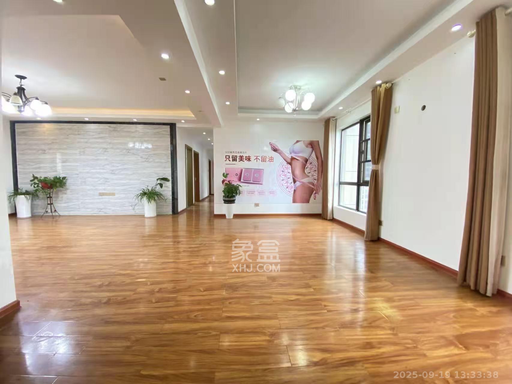 达美D6区  4室2厅2卫    4500.0元/月室内图