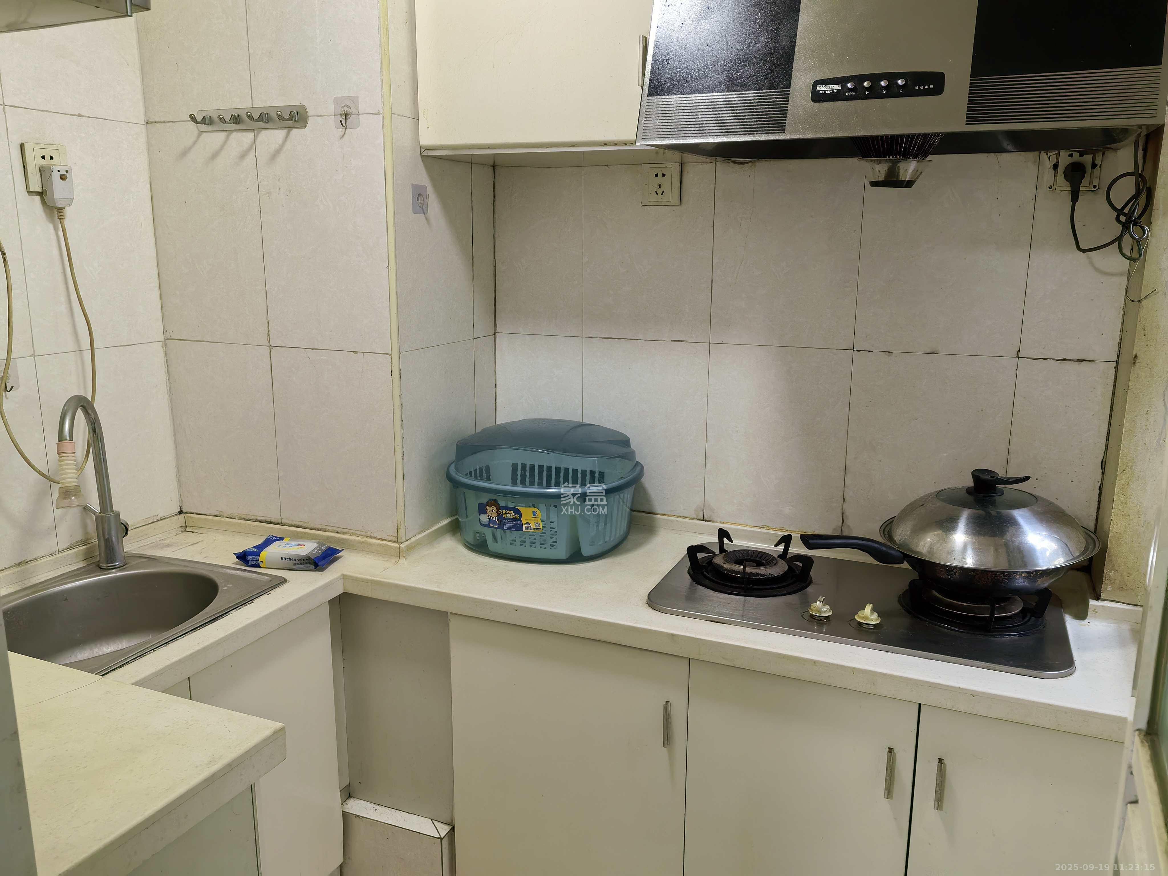 建鸿达华都(华都小户型及大华写字楼) 1室1厅1卫 2500.0元/月 建鸿达华都(华都小户型及大华写字楼) 1室1厅1卫 2500.0元/月室内图